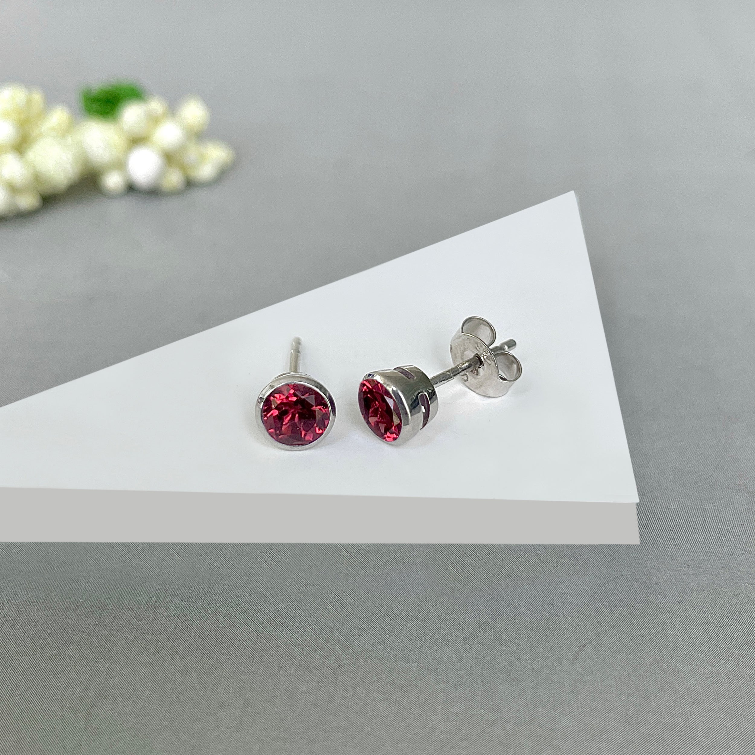 Garnet Stud Earring-(GAR-SE-1425.)