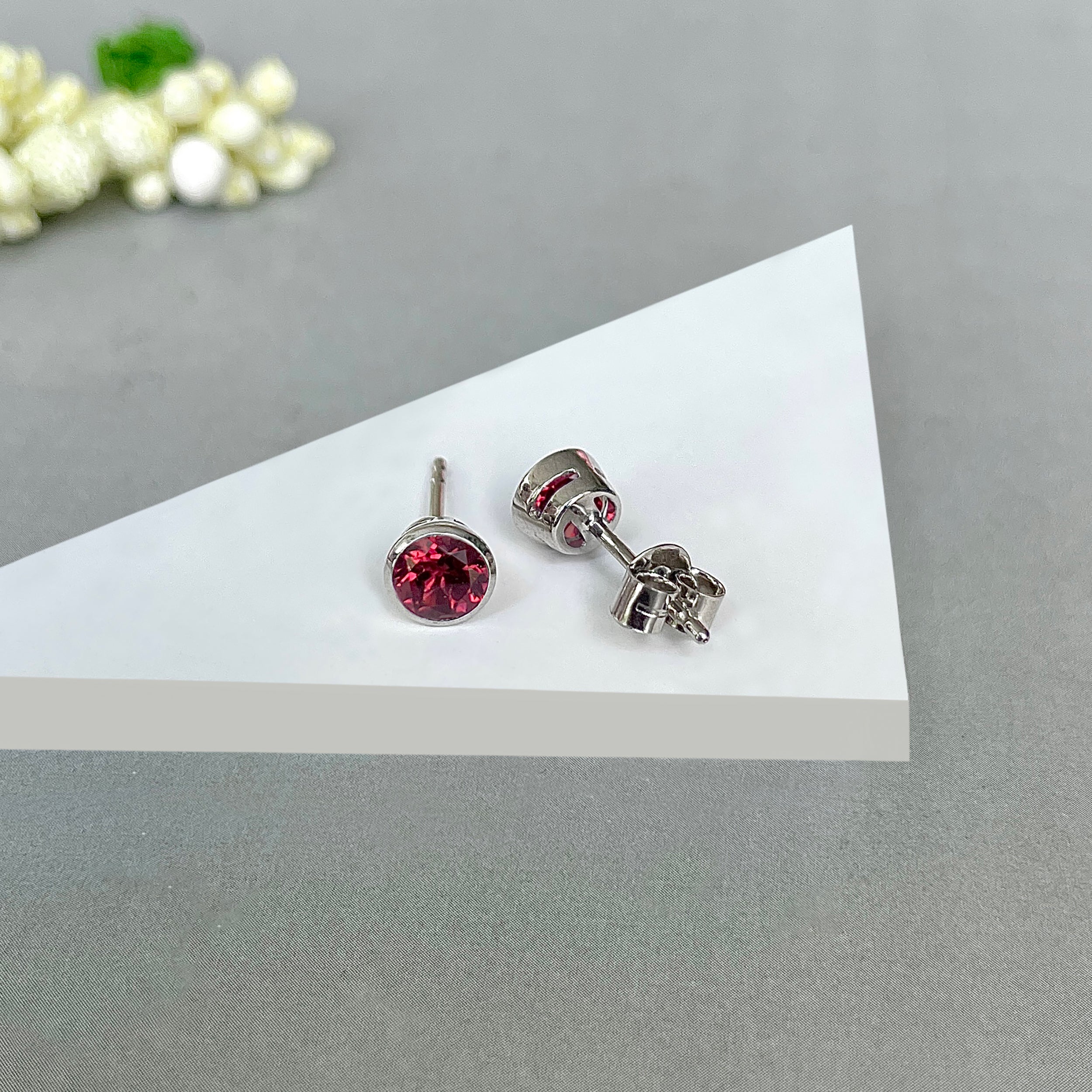 Garnet Stud Earring-(GAR-SE-1425.)