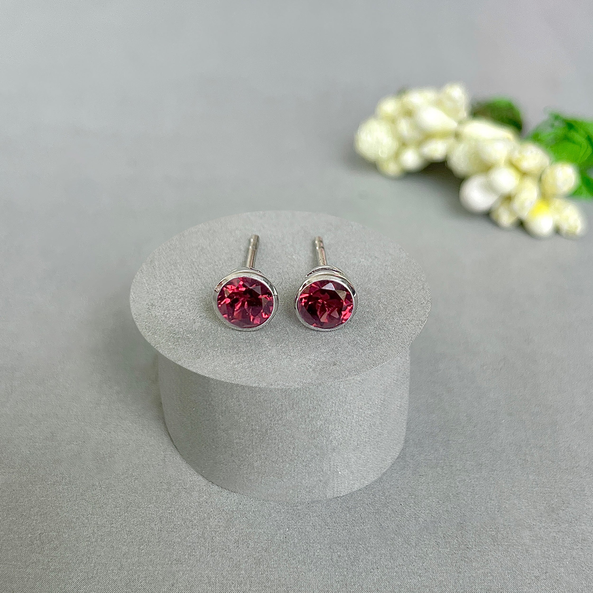 Garnet Stud Earring-(GAR-SE-1425.)