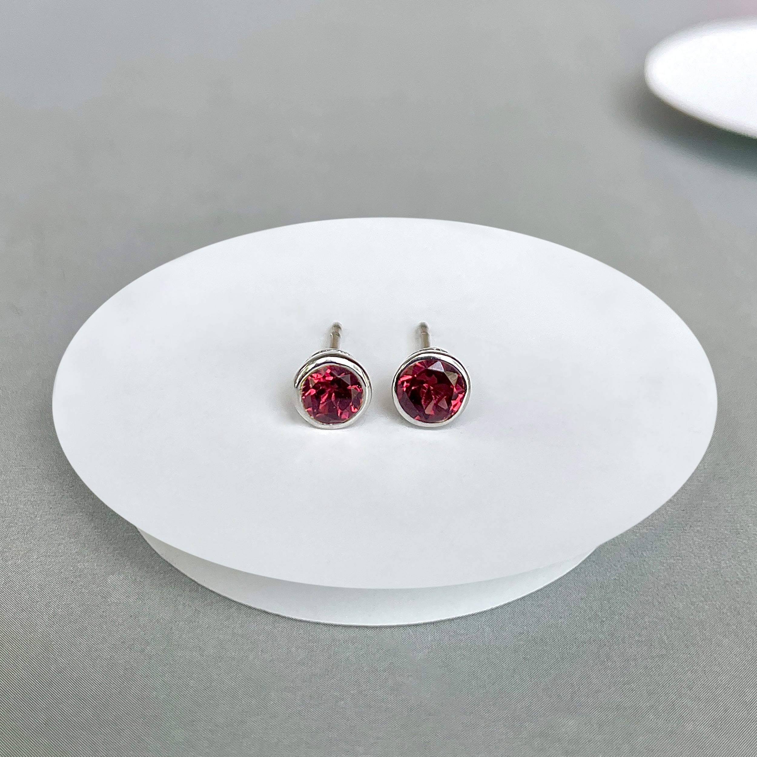 Garnet Stud Earring-(GAR-SE-1425.)