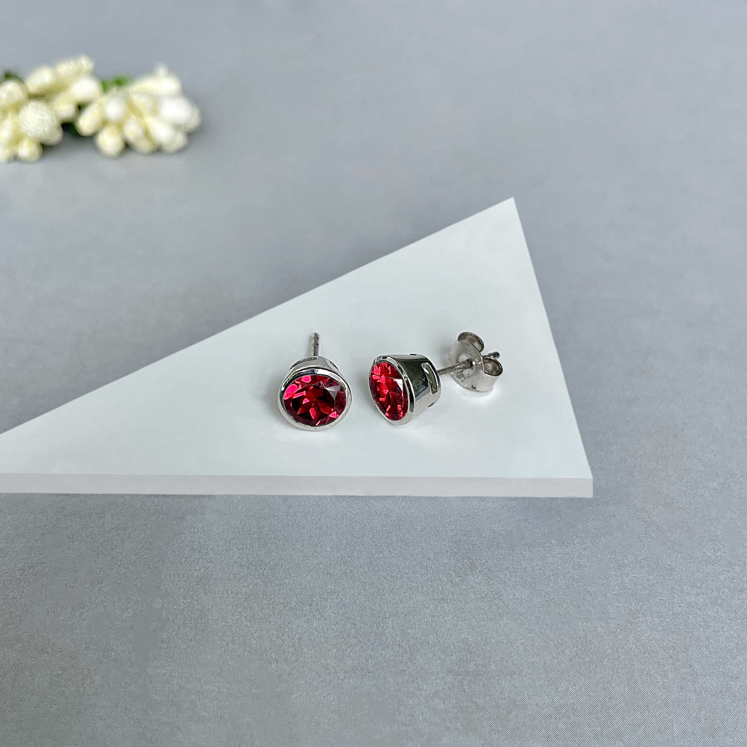 Garnet Stud Earrings-(GAR-SE-1426.)