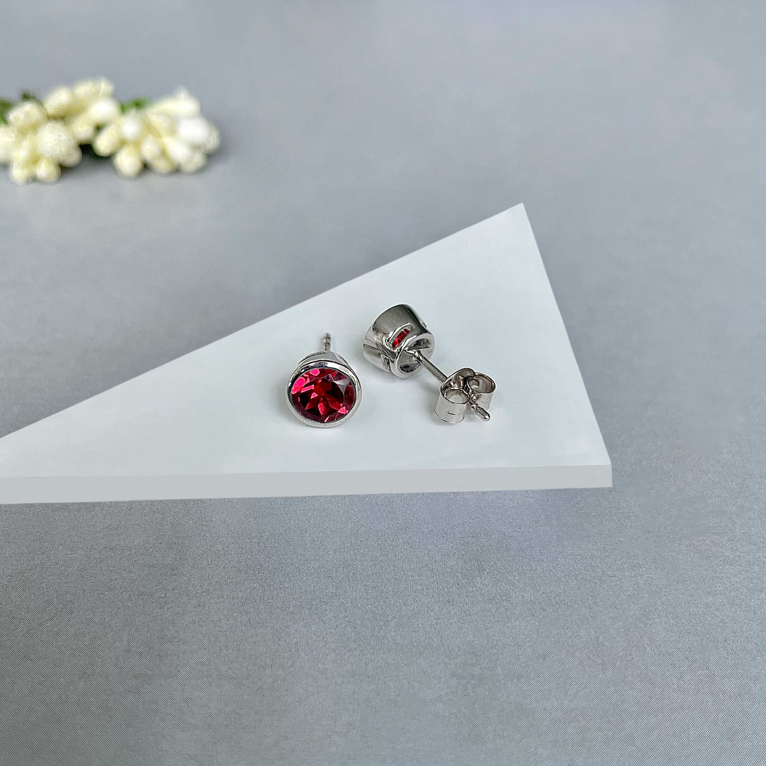 Garnet Stud Earrings-(GAR-SE-1426.)
