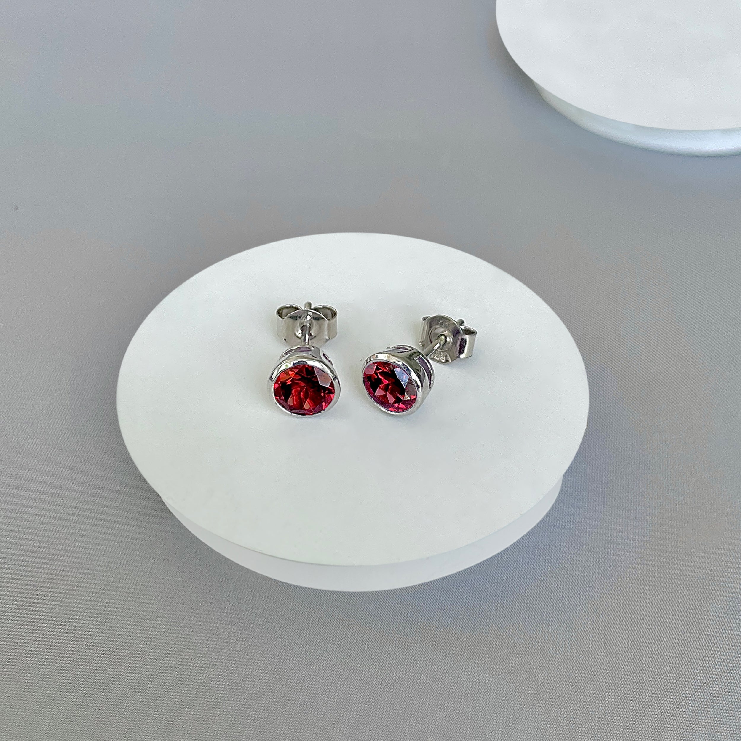 Garnet Stud Earrings-(GAR-SE-1426.)