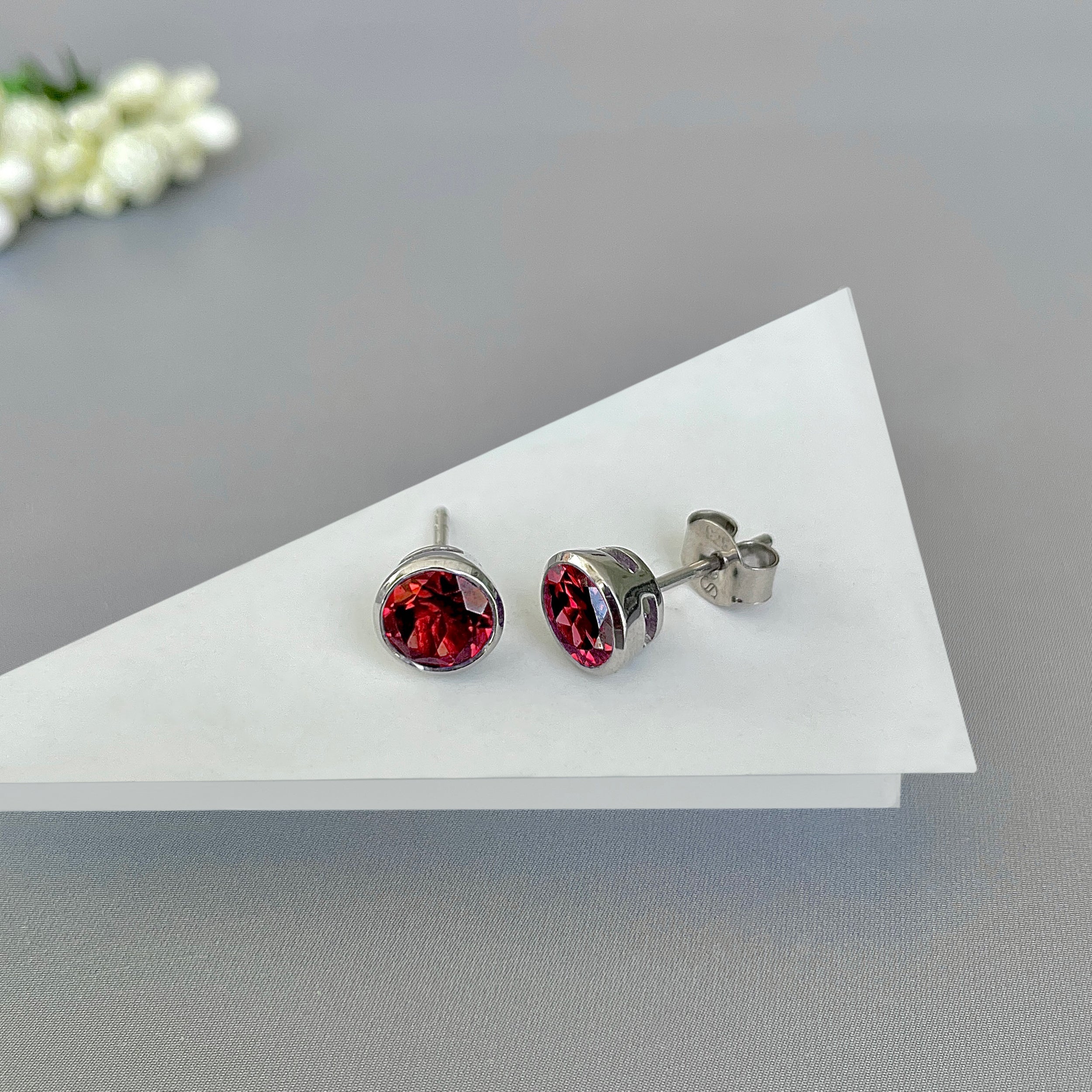 Garnet Stud Earring-(GAR-SE-1426.)