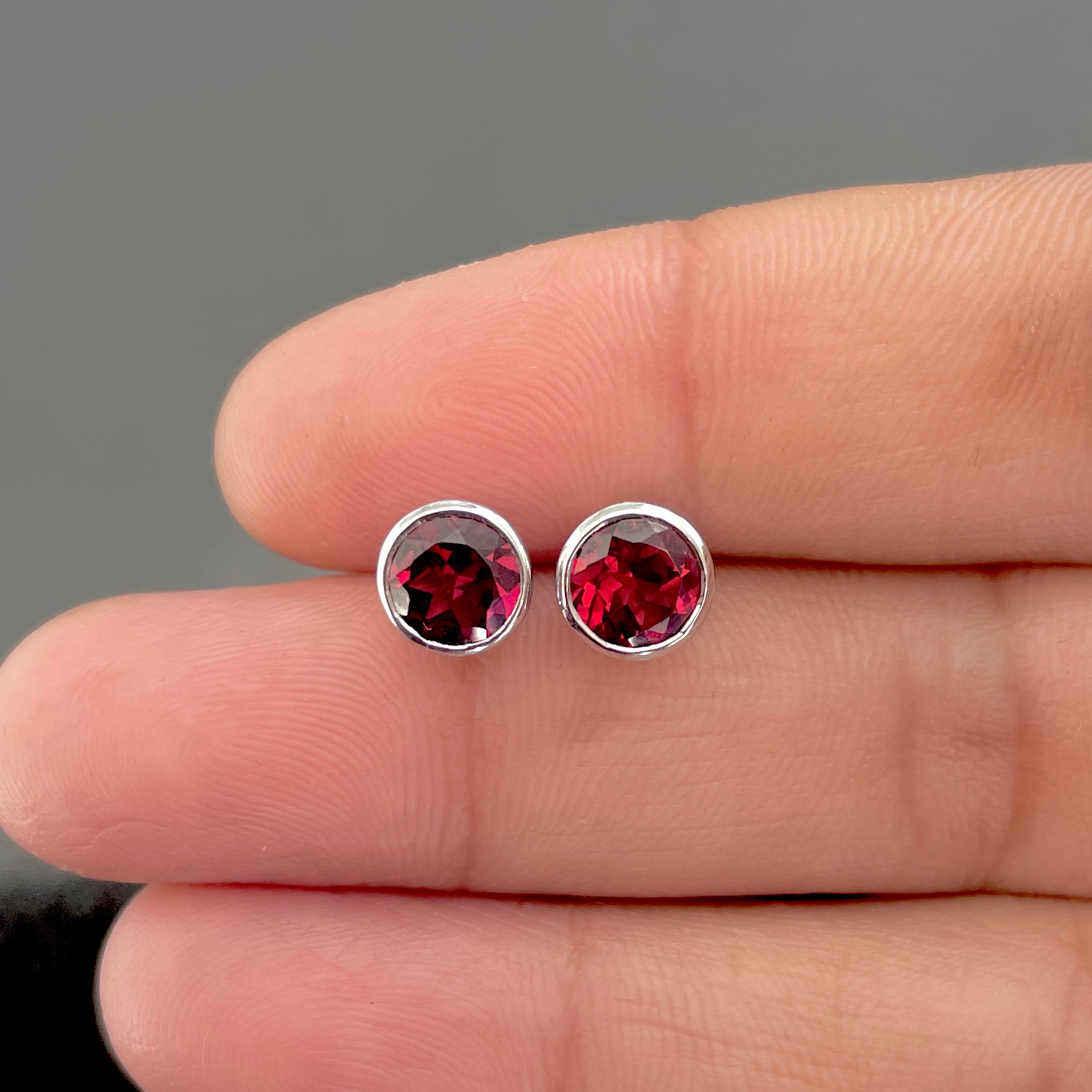 Garnet Stud Earring-(GAR-SE-1426.)