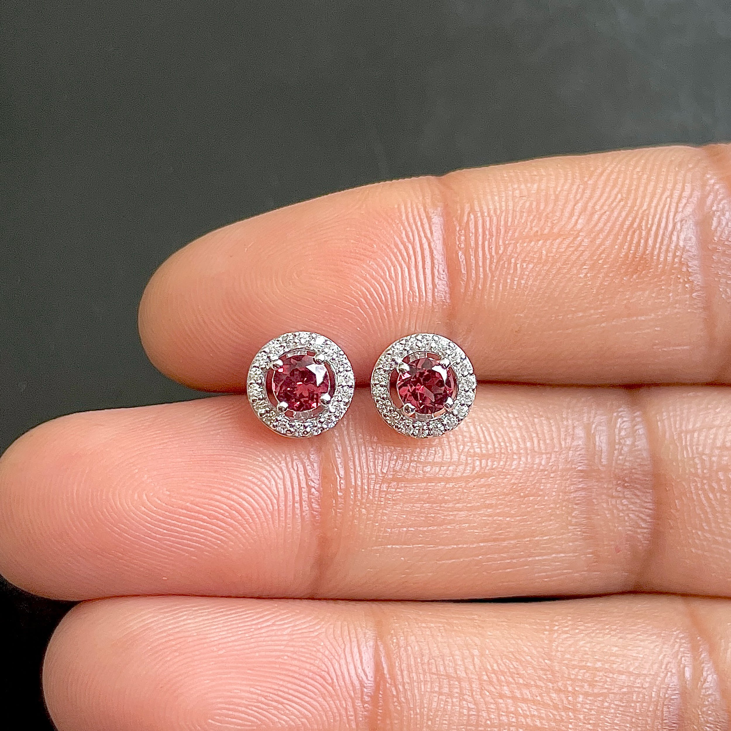 Garnet Stud Earrings-(GAR-SE-985.)
