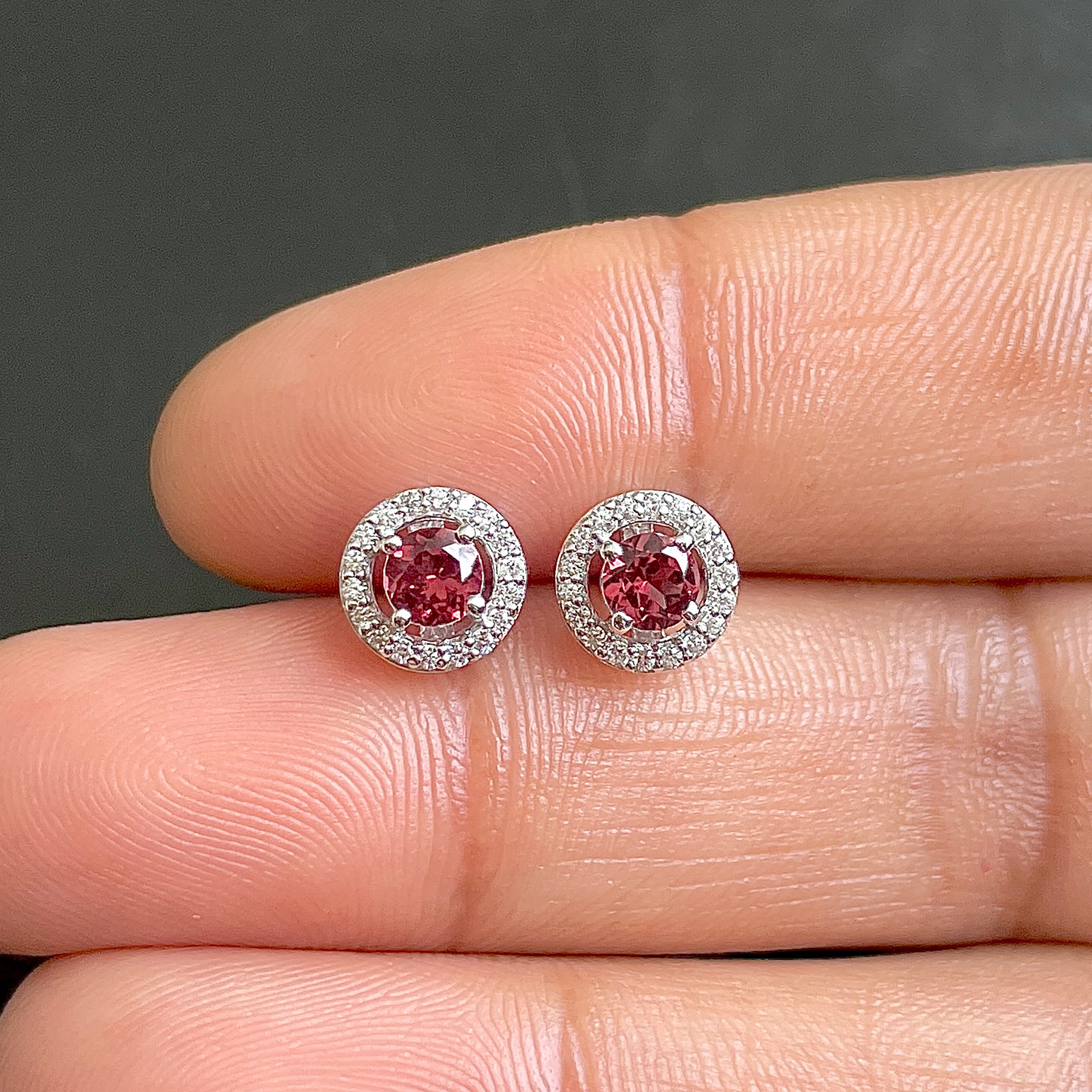 Garnet Stud Earrings-(GAR-SE-985.)