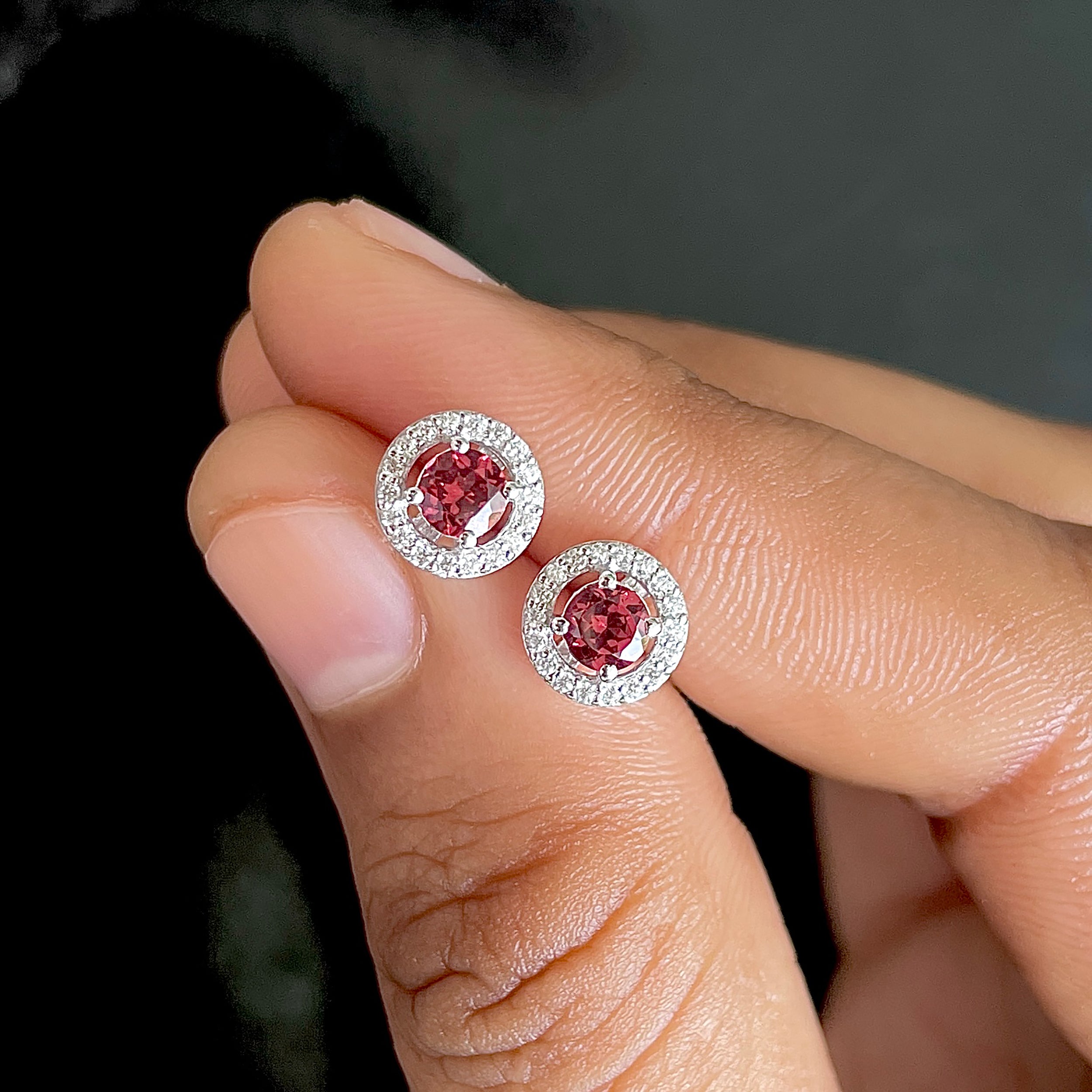 Garnet Stud Earrings-(GAR-SE-985.)
