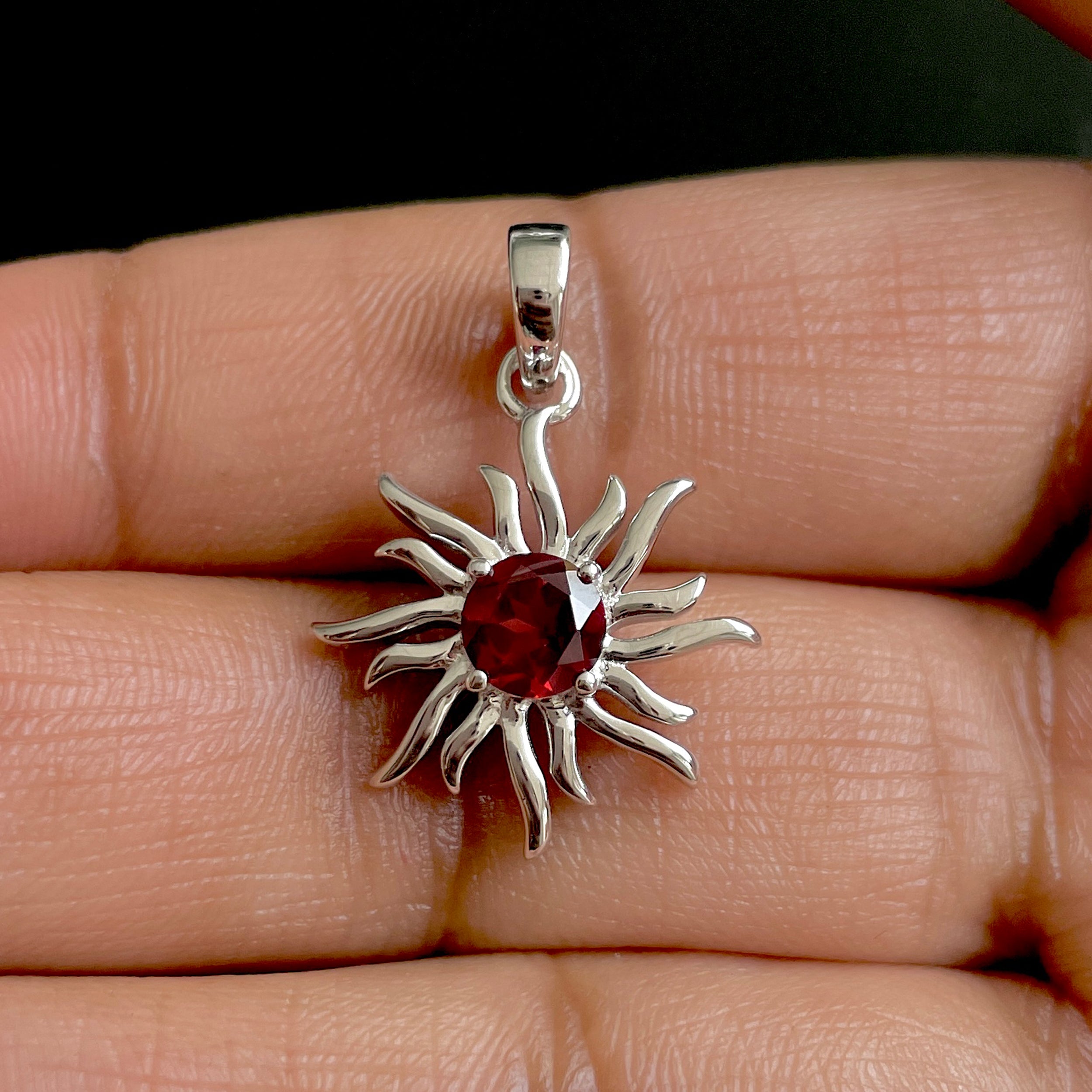 Garnet Sun Pendant-(GAR-SN-152.)