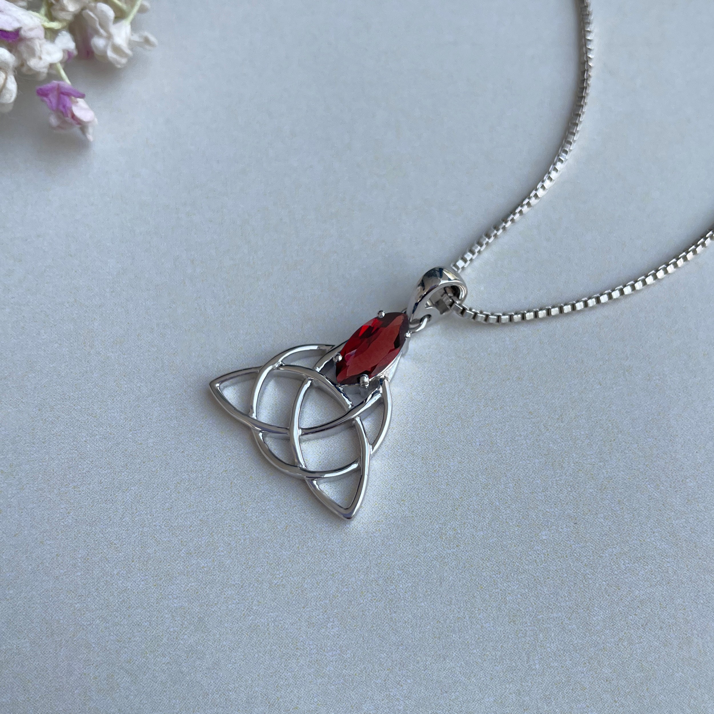 Garnet Triquetra Pendant-(GAR-SN-161P.)