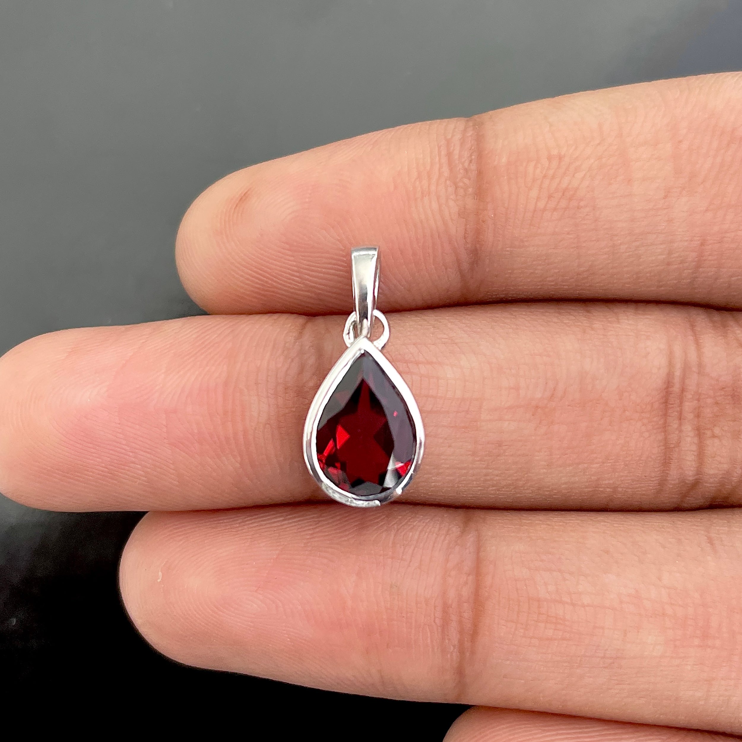 Garnet Pendant-(GAR-SP-468.)