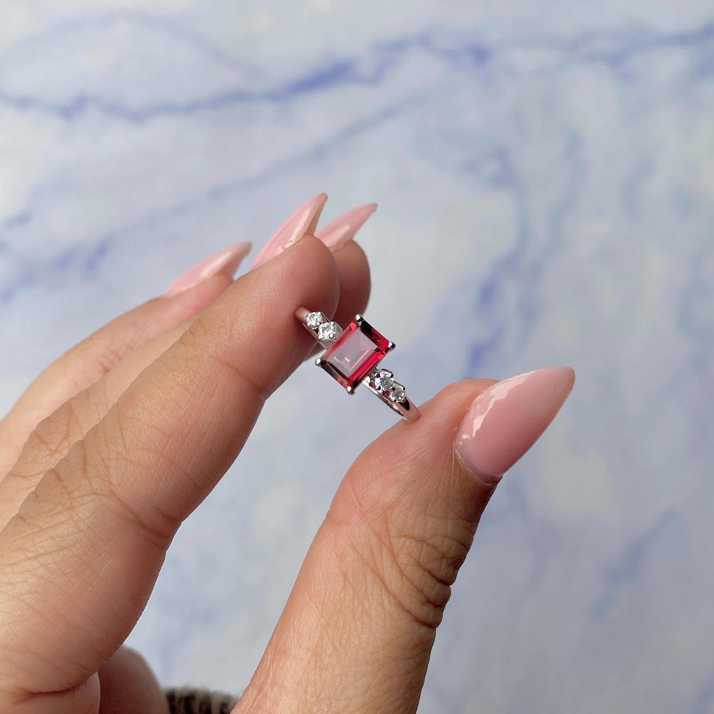 Garnet Ring-(GAR-SR-2187.)