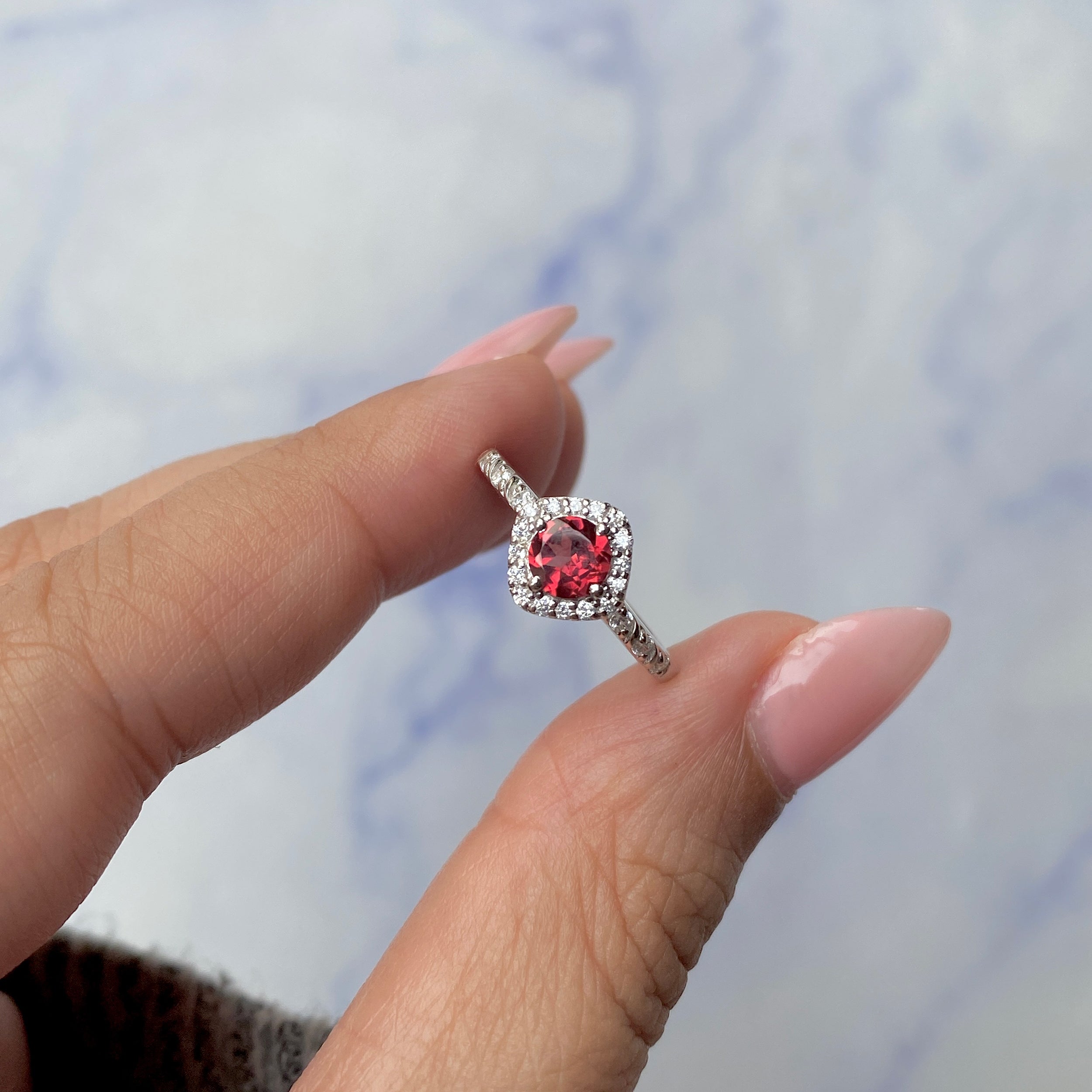 Garnet Ring-(GAR-SR-2260.)