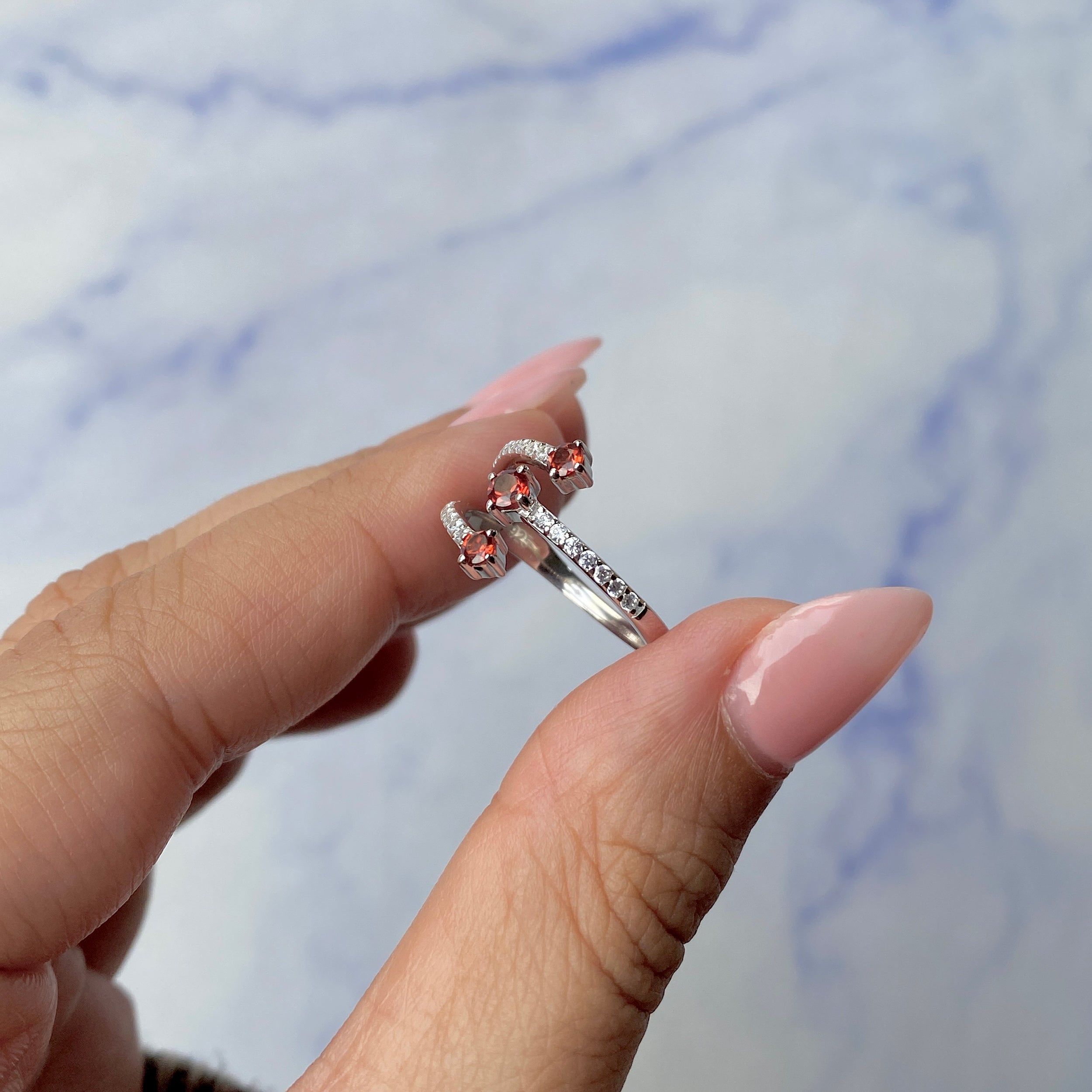 Garnet Ring-(GAR-SR-2520.)