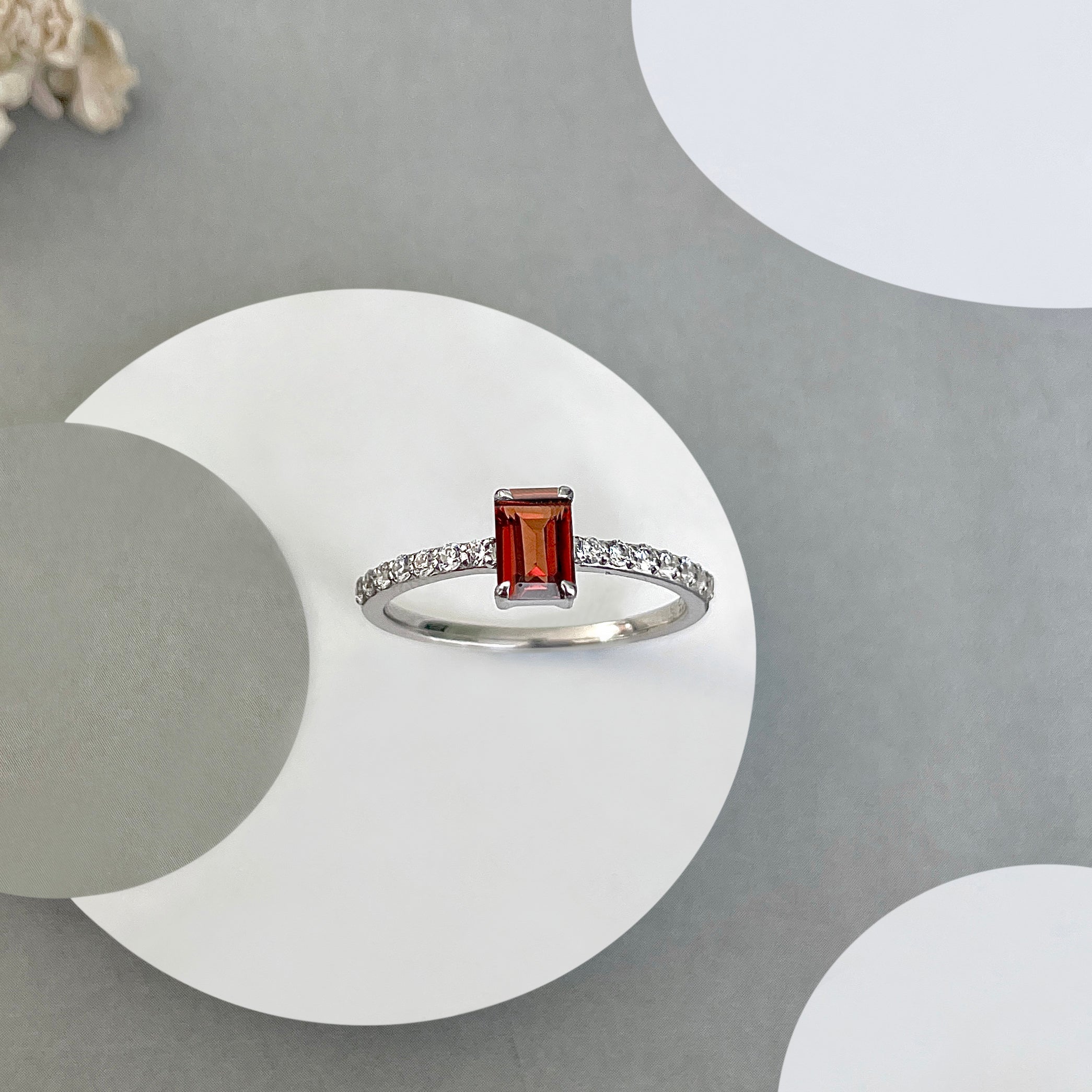Garnet Ring-(GAR-SR-3118.)