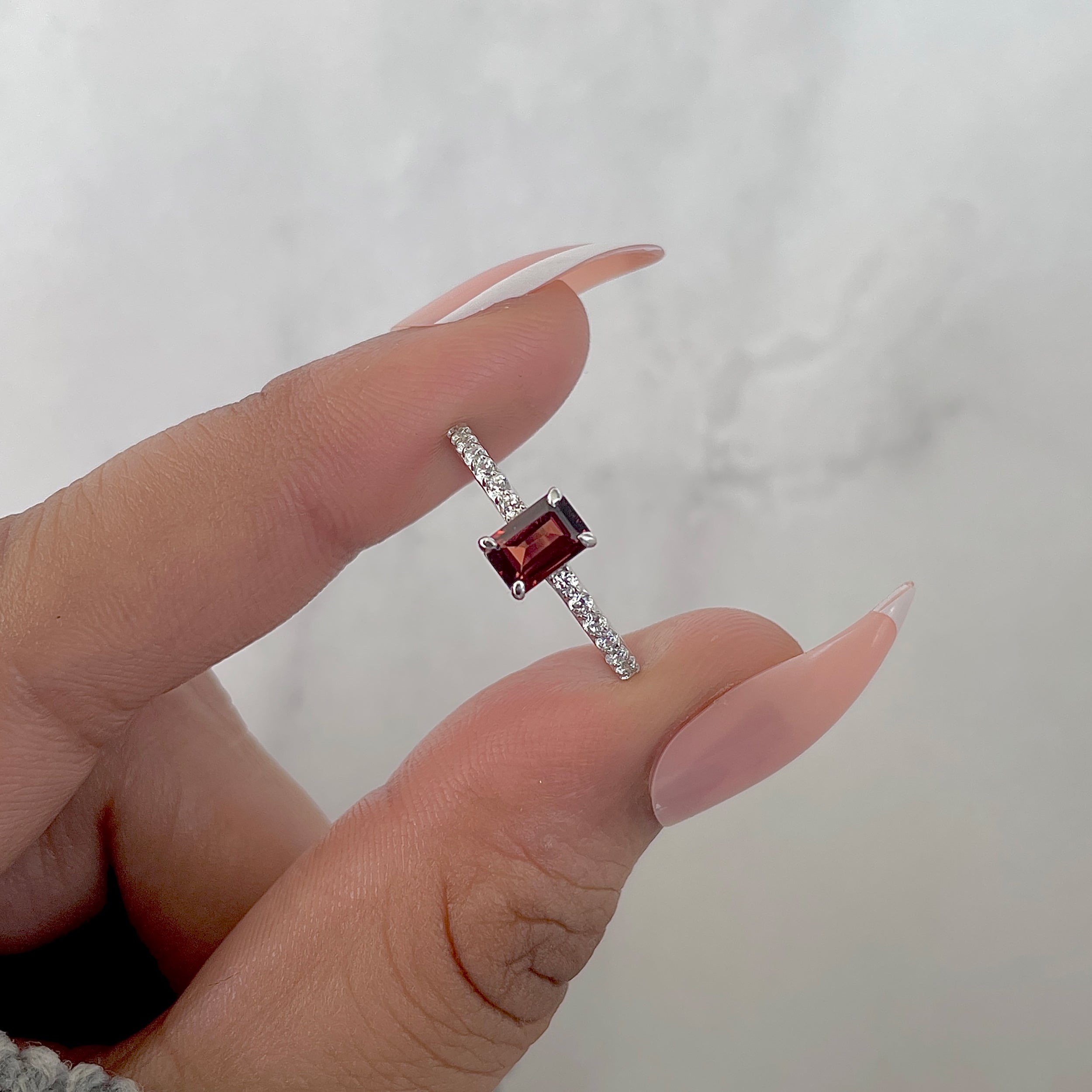 Garnet Ring-(GAR-SR-3118.)