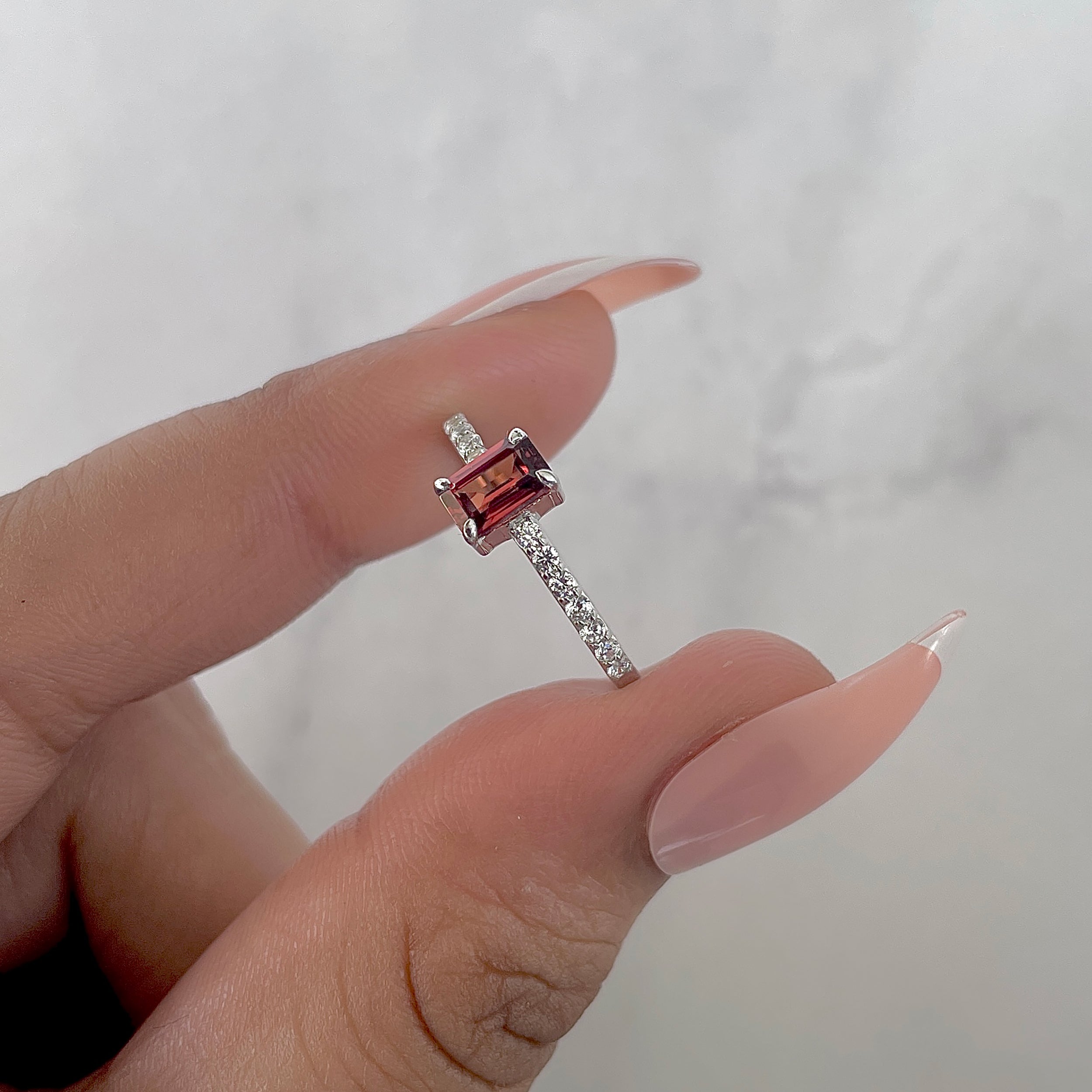Garnet Ring-(GAR-SR-3118.)