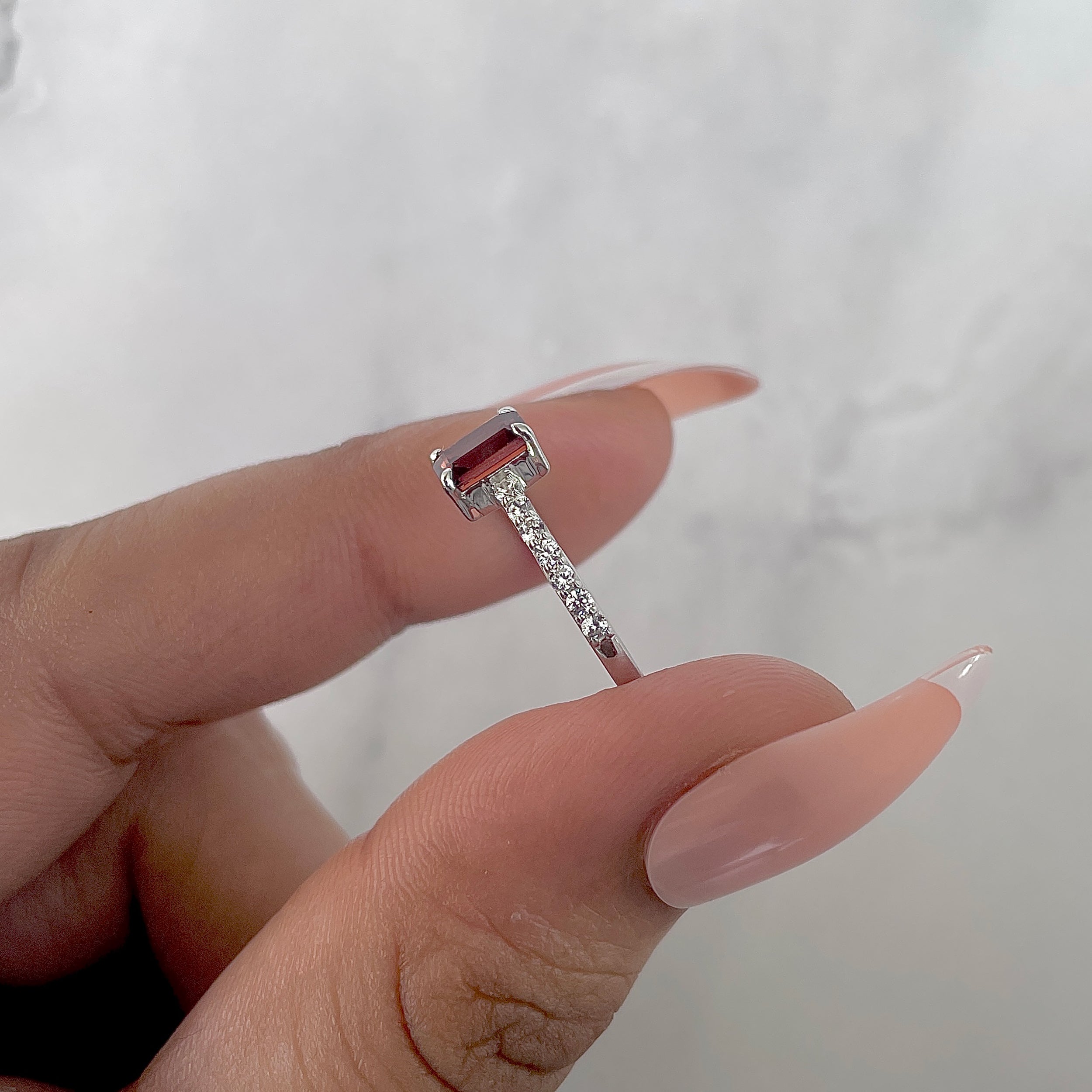 Garnet Ring-(GAR-SR-3118.)