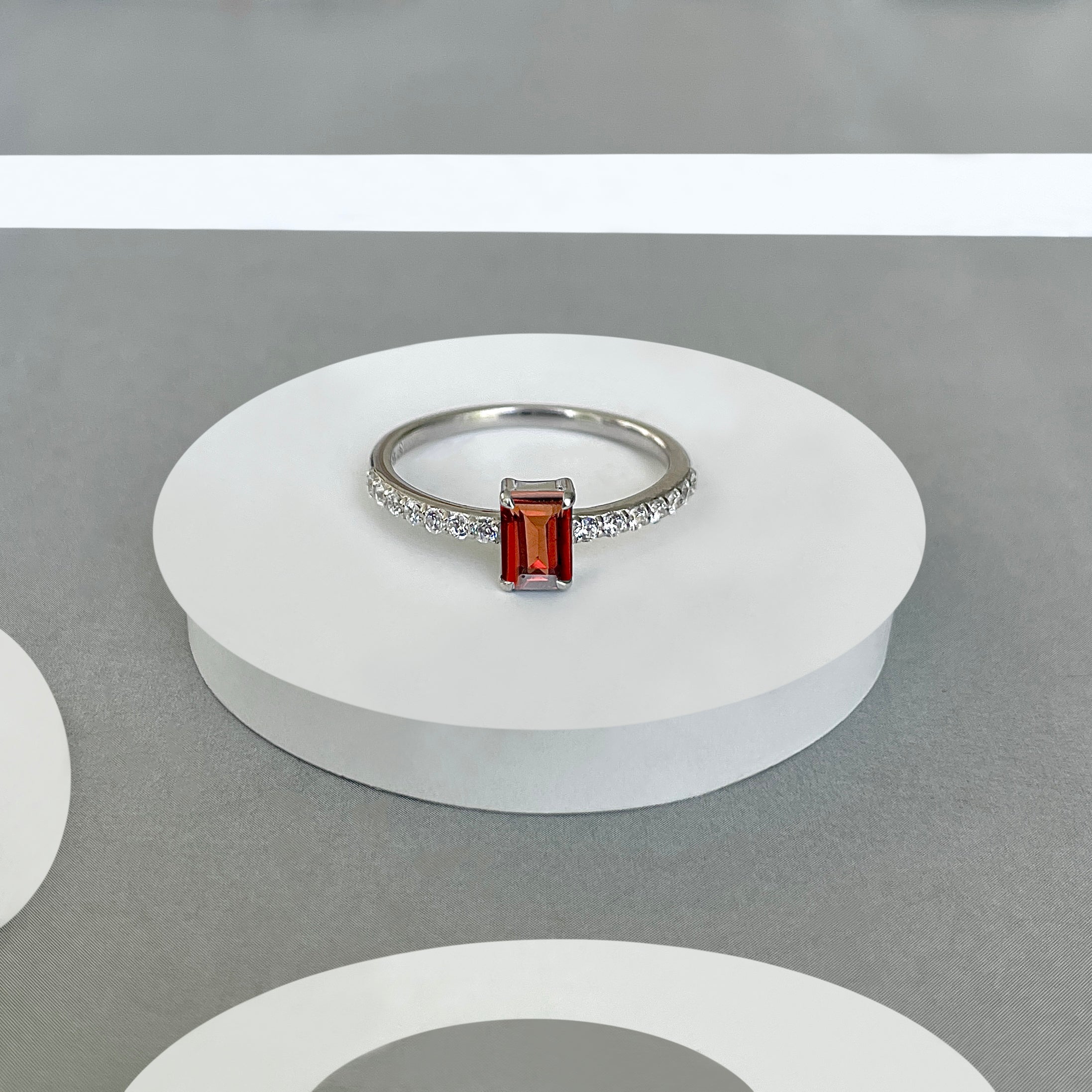 Garnet Ring-(GAR-SR-3118.)