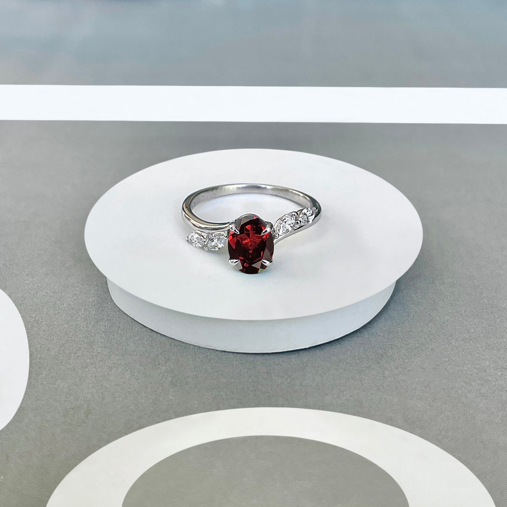 Garnet Ring-(GAR-SR-3163.)