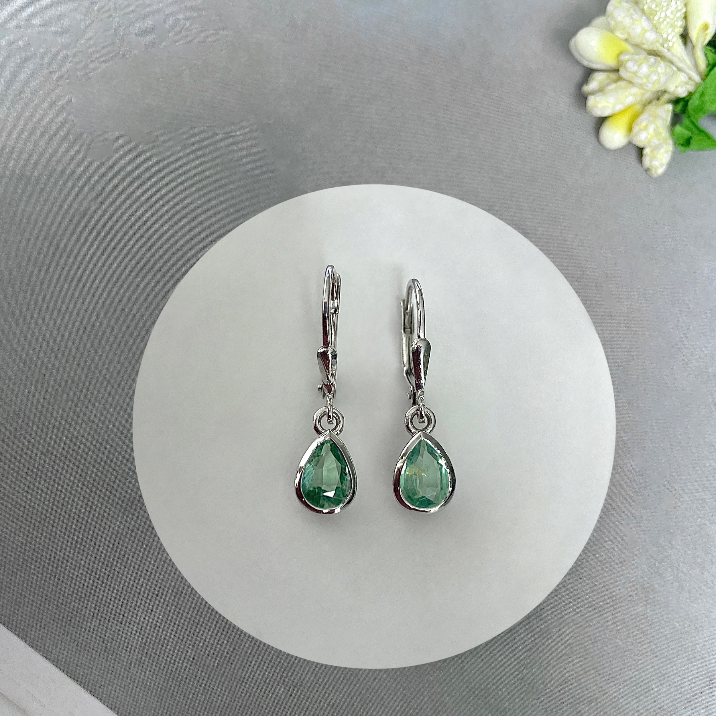 Green Kyanite Leverback Earrings-(GKY-SE-1317.)