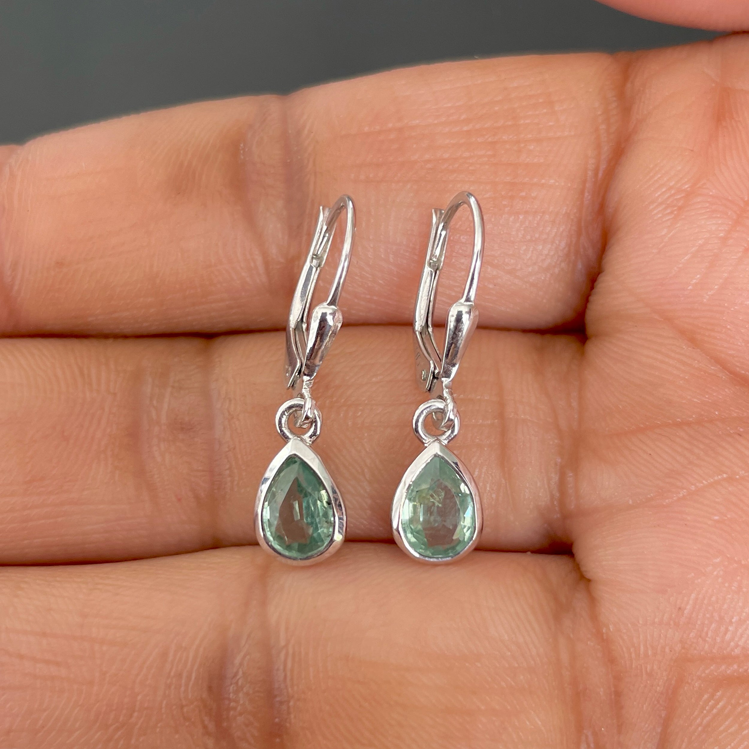 Green Kyanite Leverback Earrings-(GKY-SE-1317.)