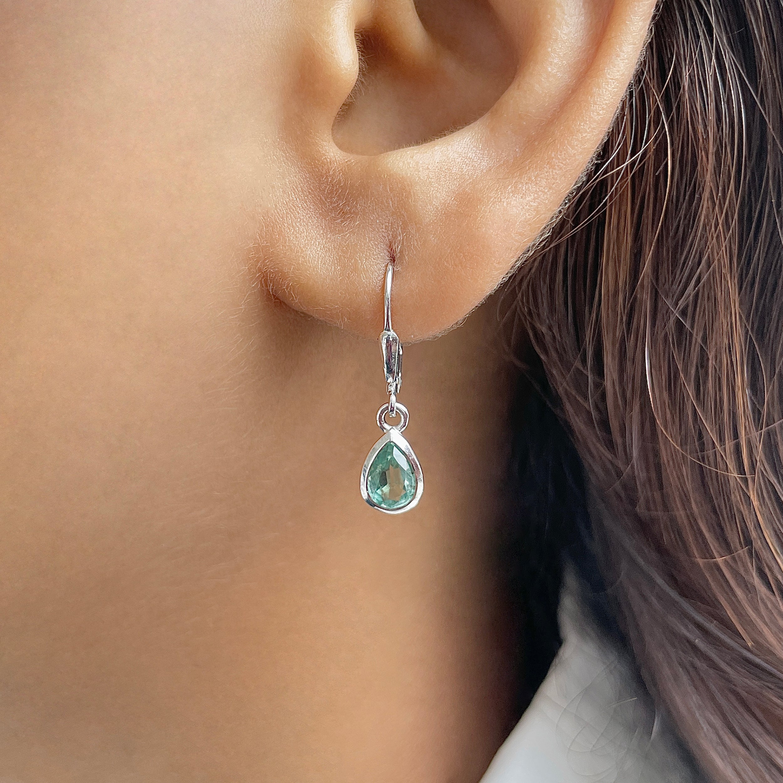 Green Kyanite Leverback Earrings-(GKY-SE-1317.)