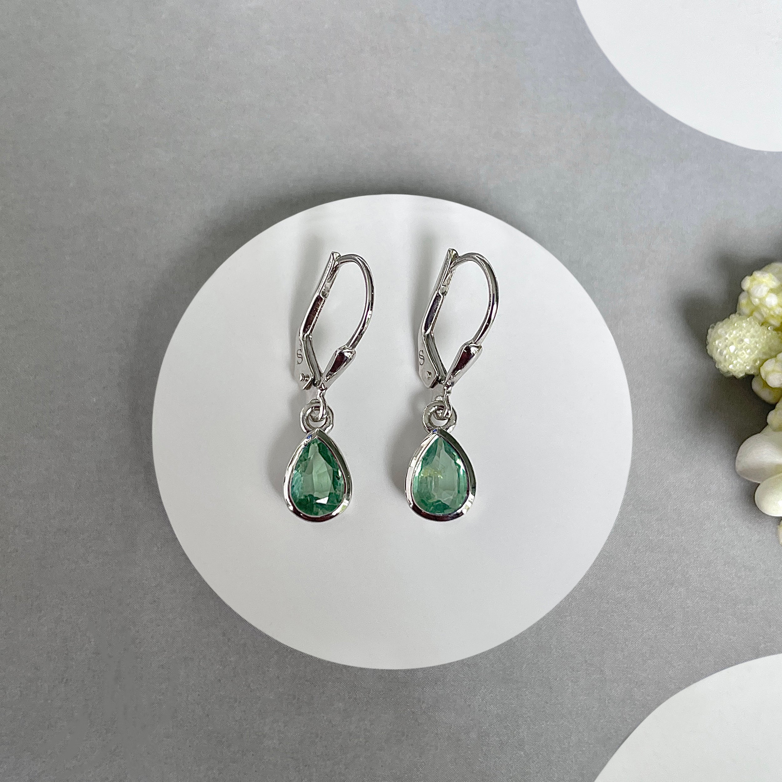 Green Kyanite Leverback Earrings-(GKY-SE-1317.)
