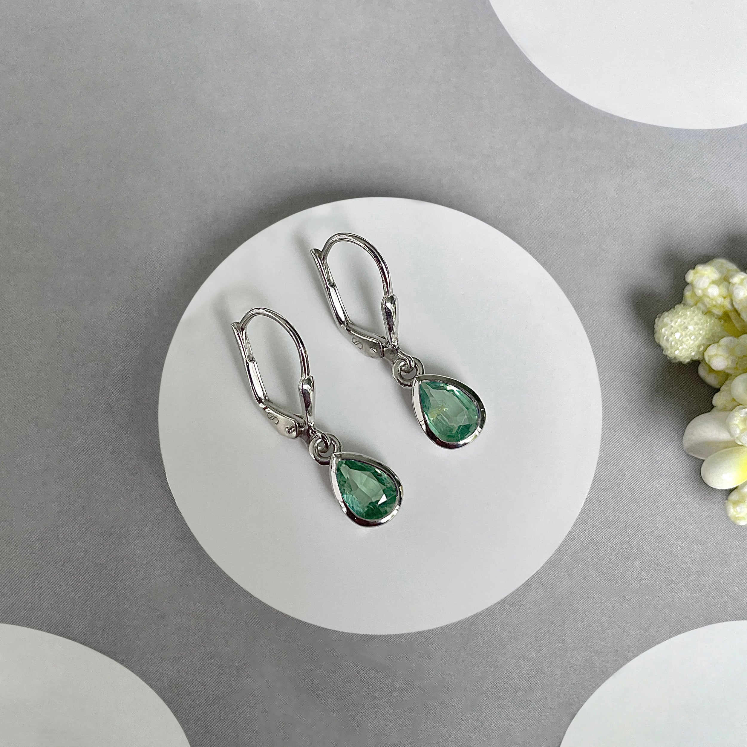 Green Kyanite Leverback Earrings-(GKY-SE-1317.)