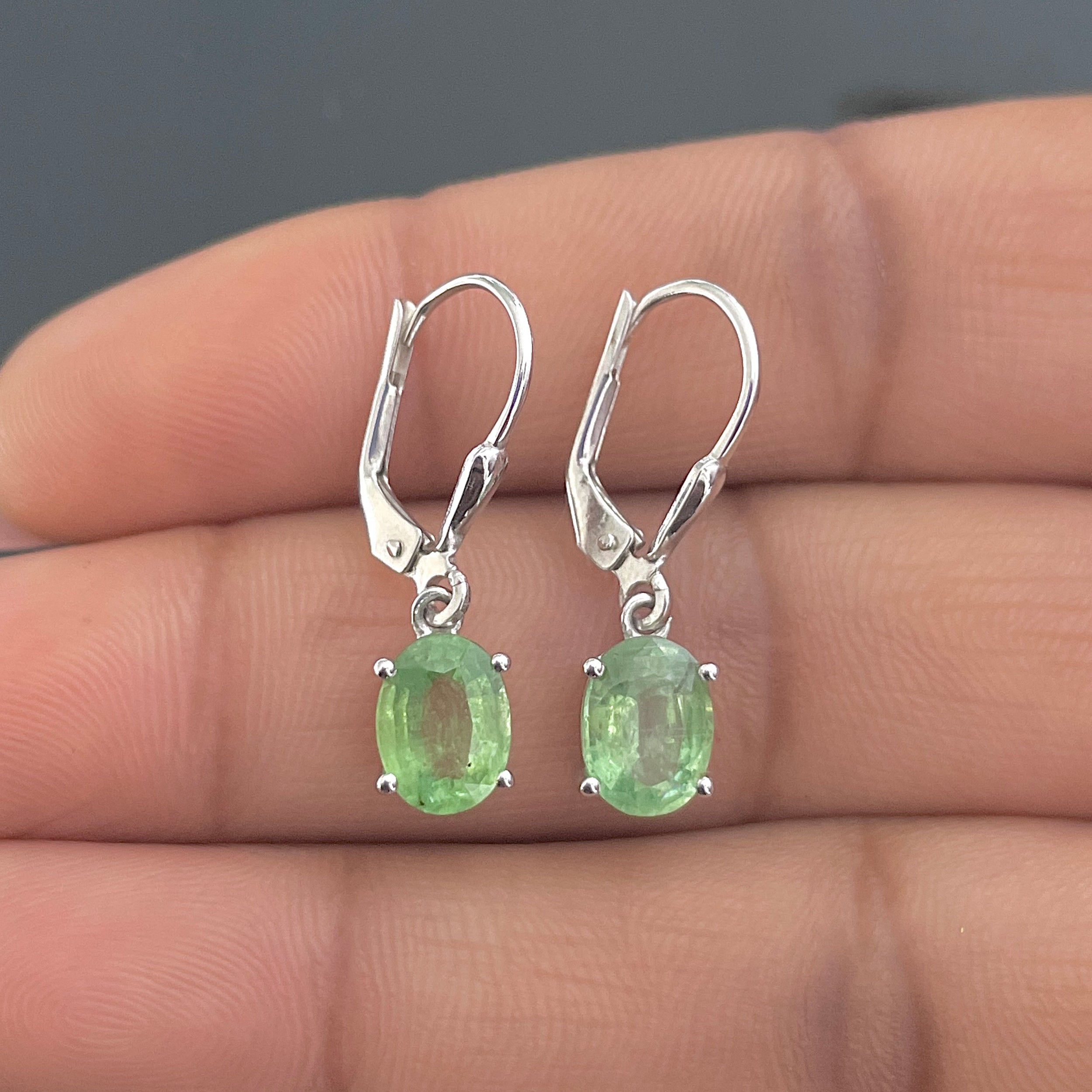 Green Kyanite Leverback Earrings-(GKY-SE-673.)