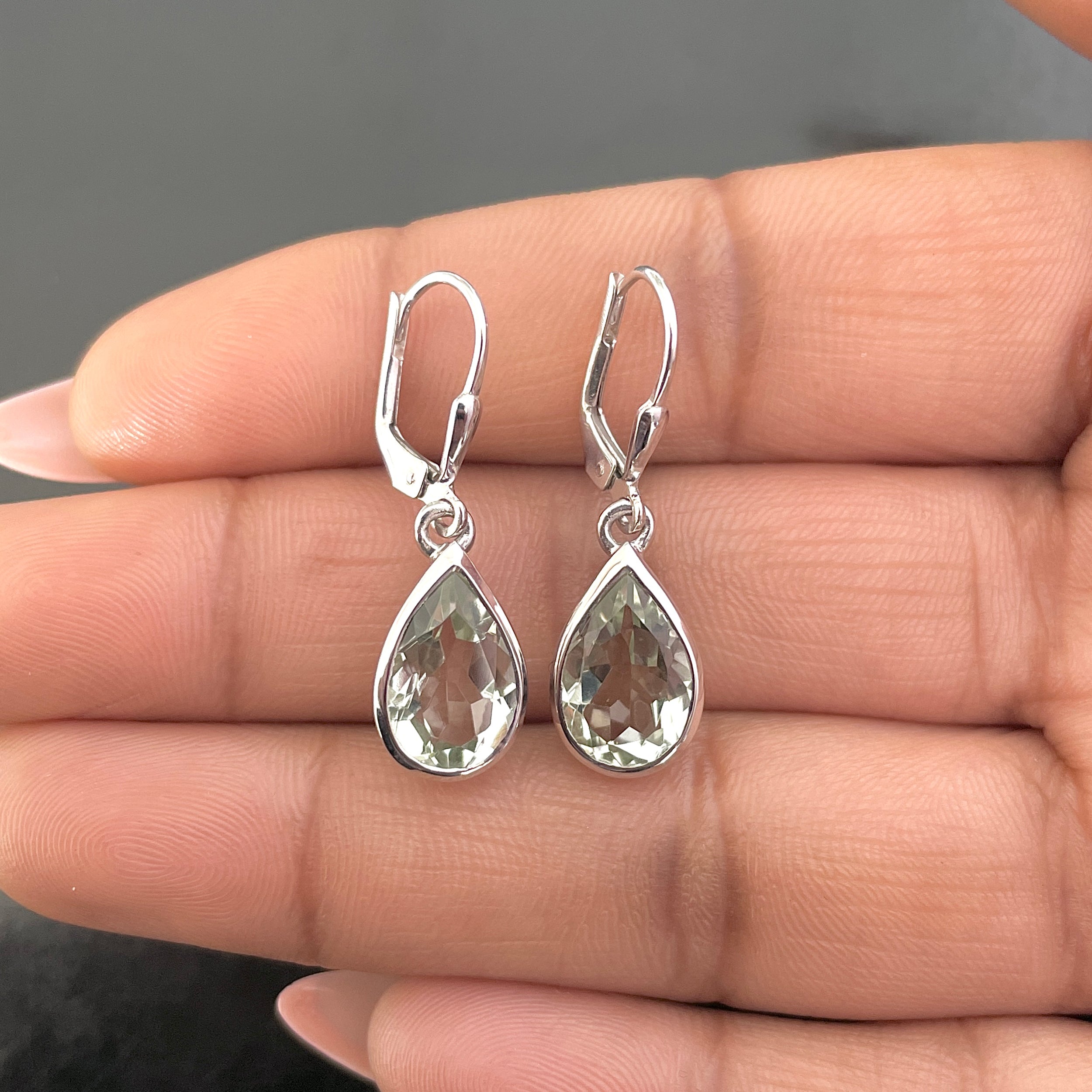 Green Amethyst Leverback Earrings-(GRA-SE-707.)