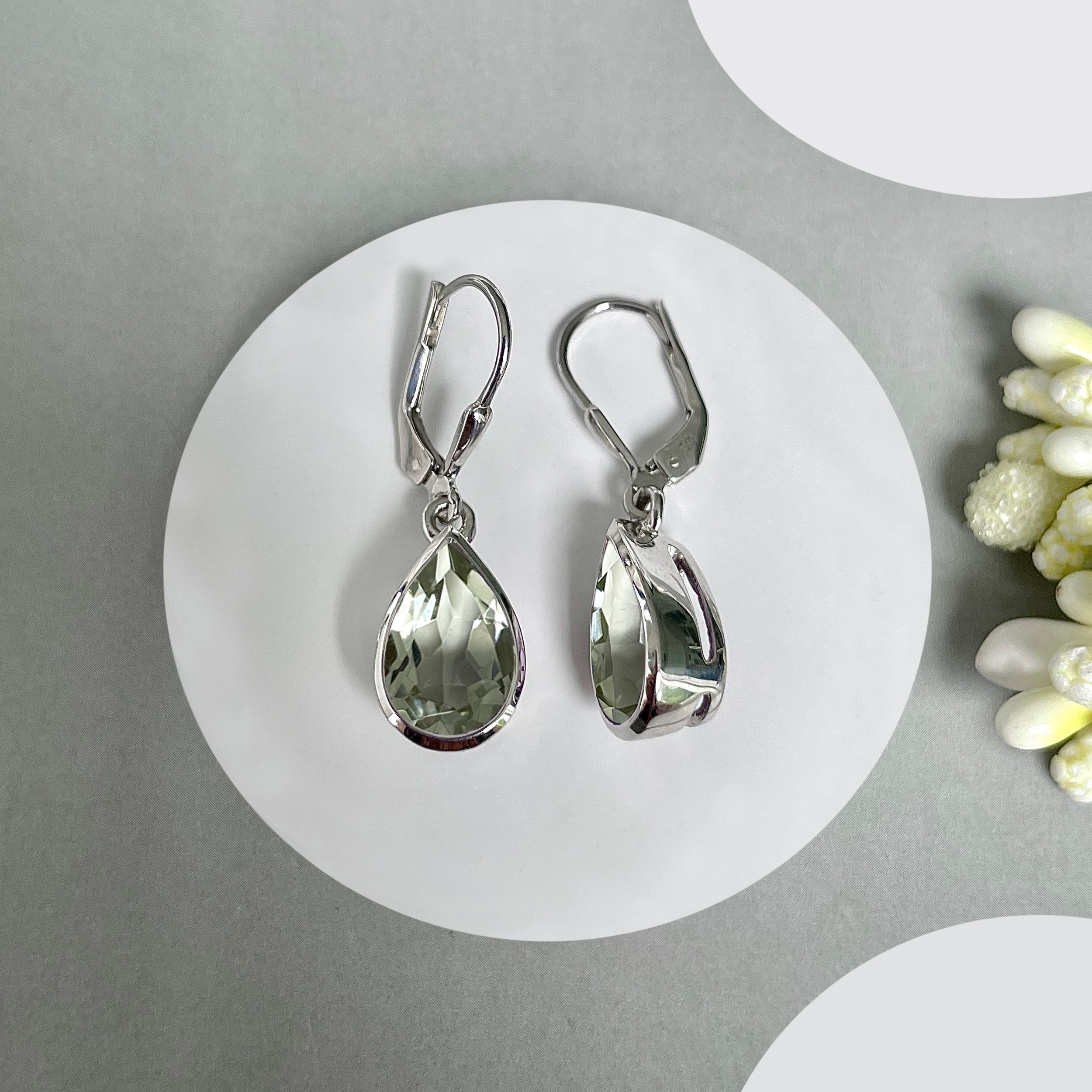 Green Amethyst Leverback Earrings-(GRA-SE-707.)
