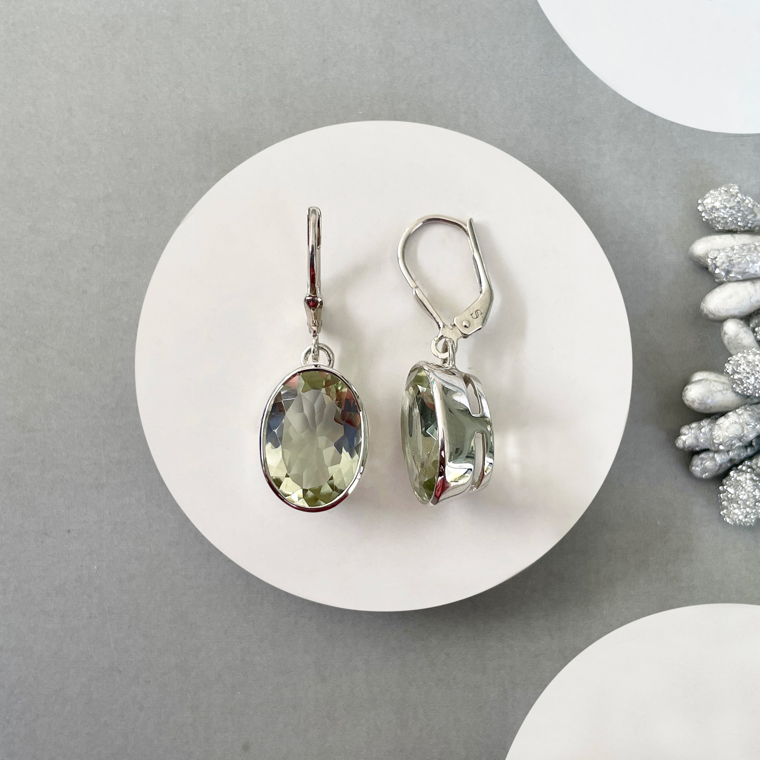 Green Amethyst Leverback Earrings-(GRA-SE-709.)