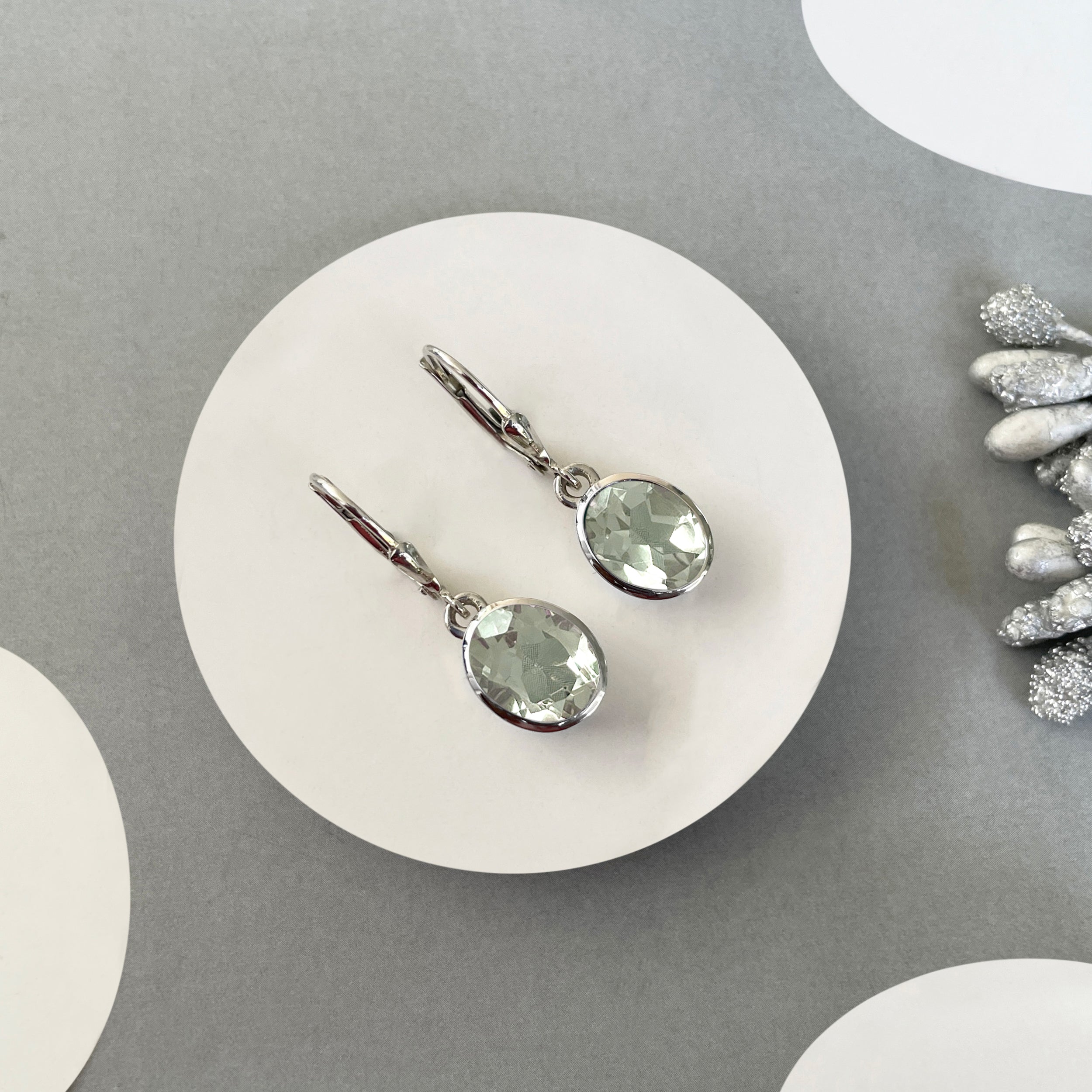 Green Amethyst Leverback Earrings-(GRA-SE-713.)