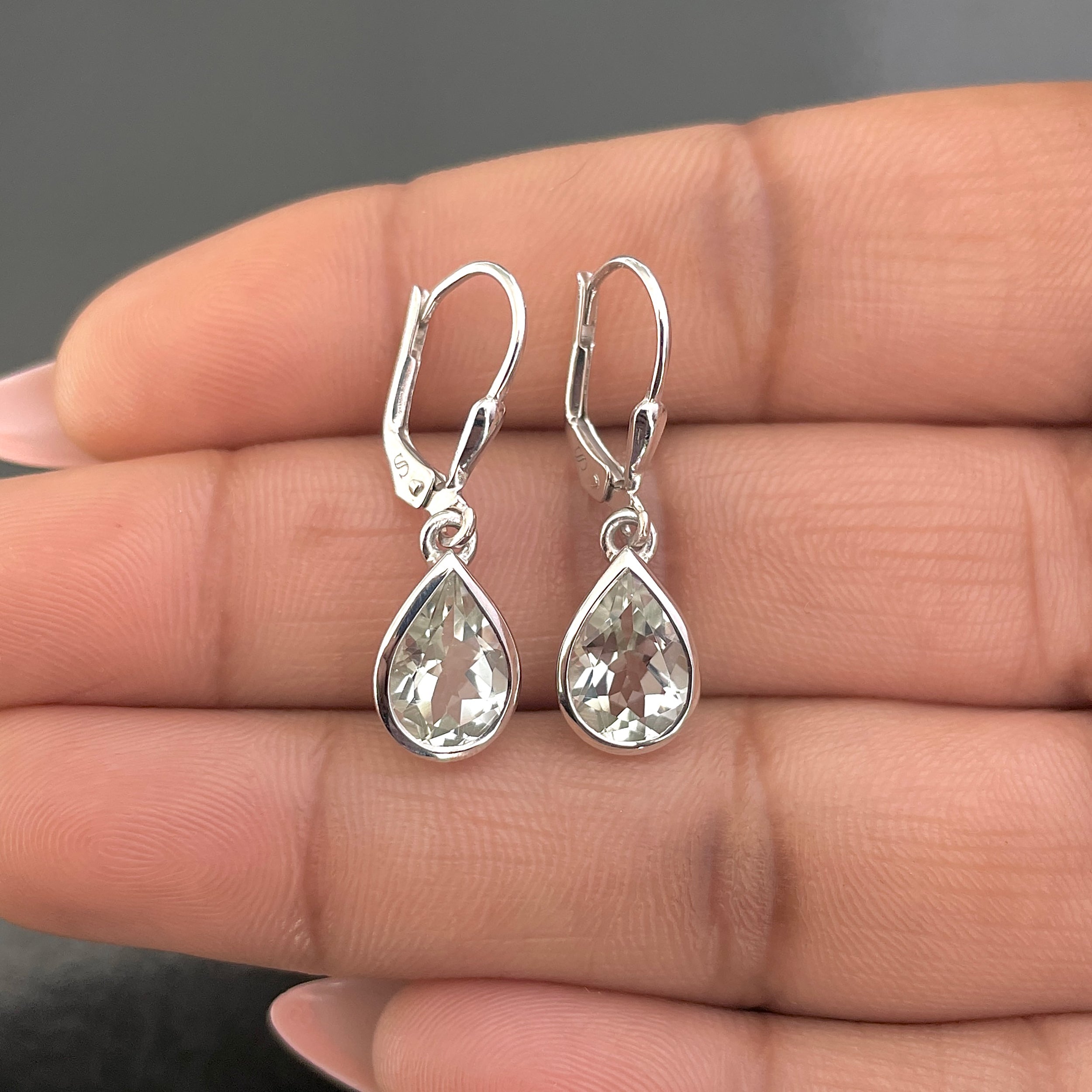 Green Amethyst Leverback Earrings-(GRA-SE-742.)