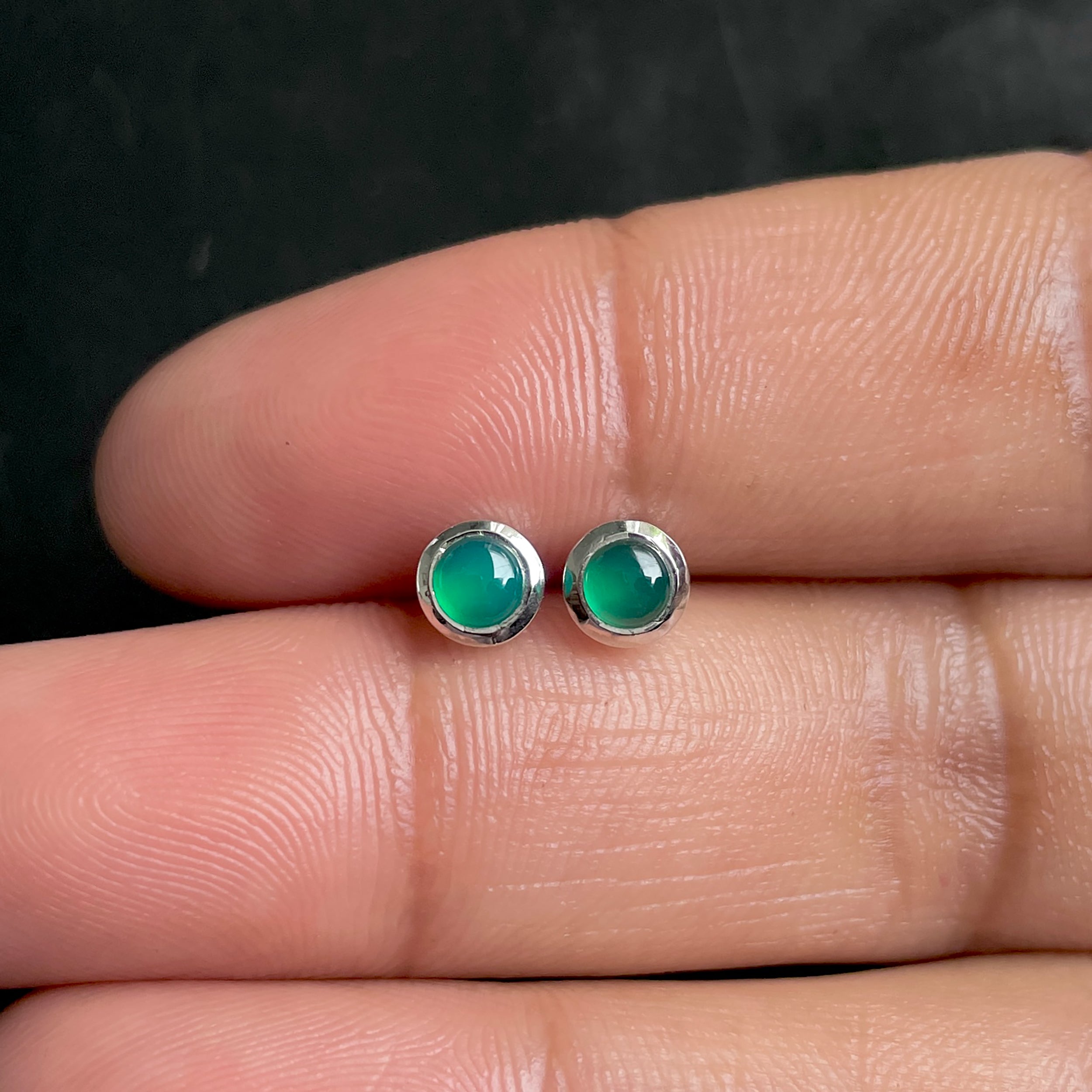 Green Onyx Stud Earrings-(GRO-SE-1072.)