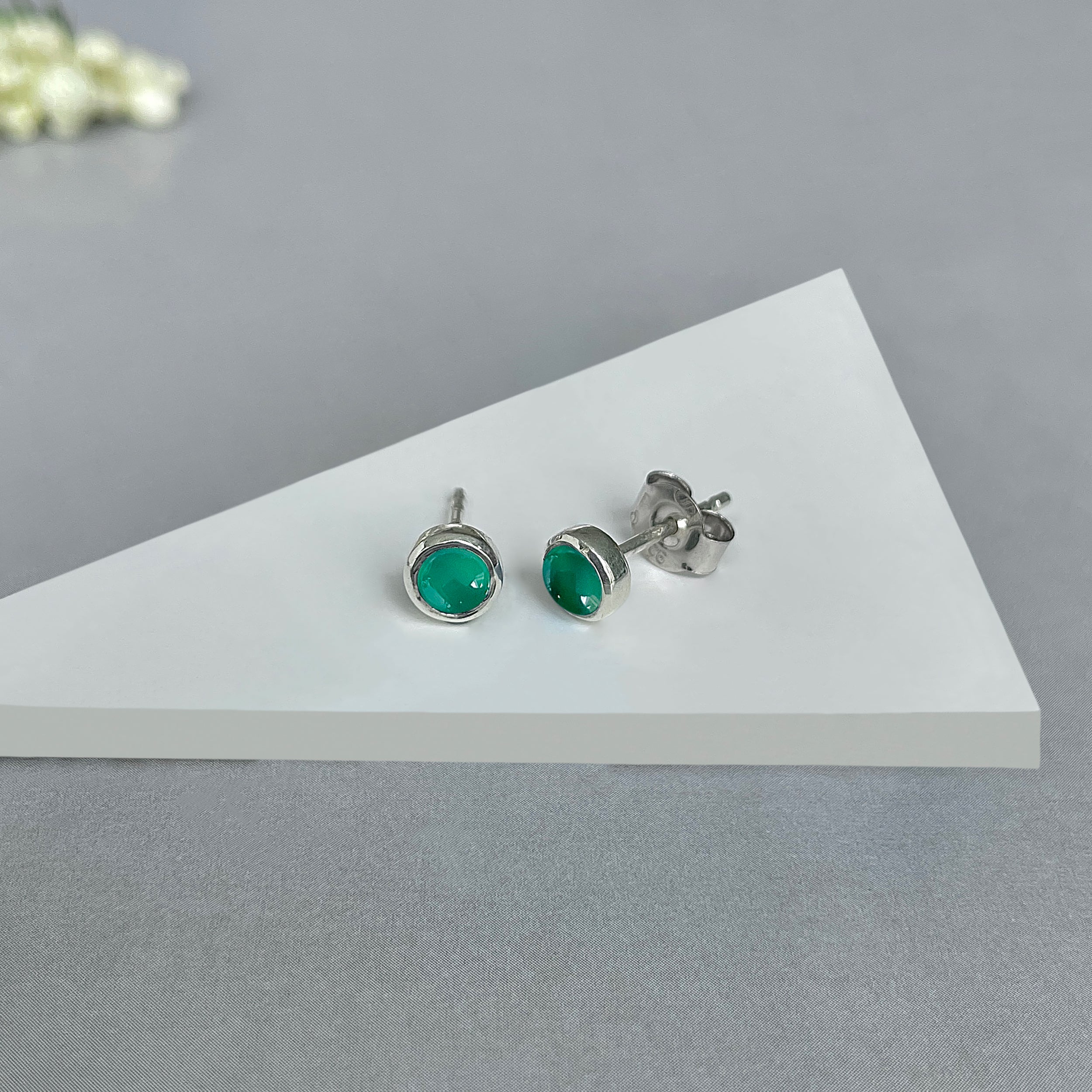 Green Onyx Stud Earrings-(GRO-SE-1072.)
