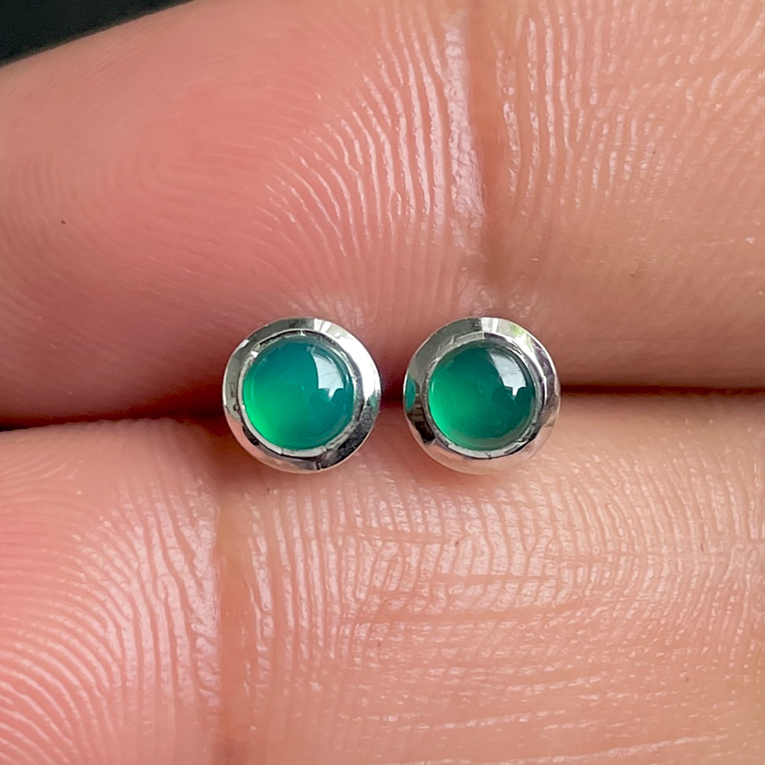 Green Onyx Stud Earrings-(GRO-SE-1072.)