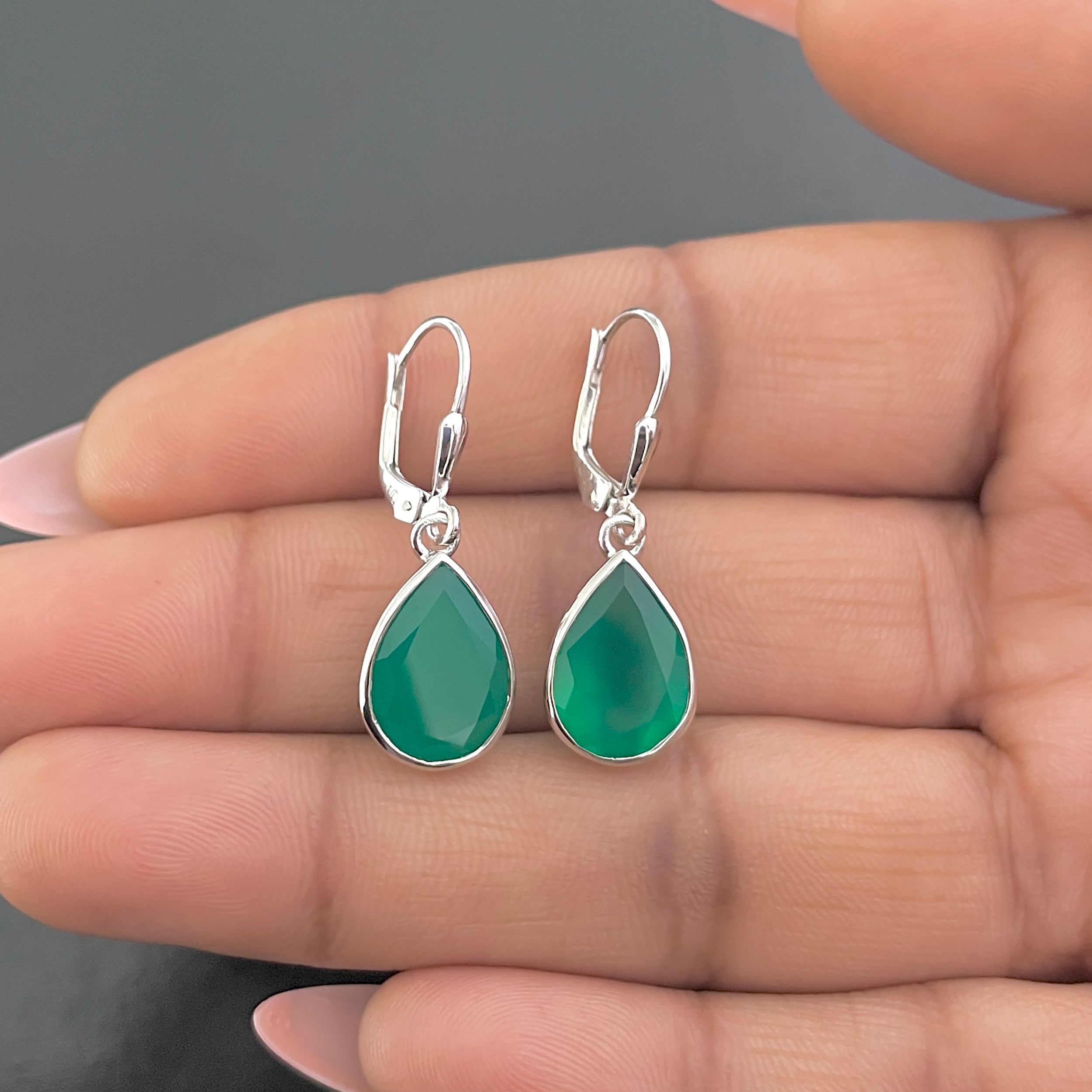 Green Onyx Leverback Earrings-(GRO-SE-1252.)