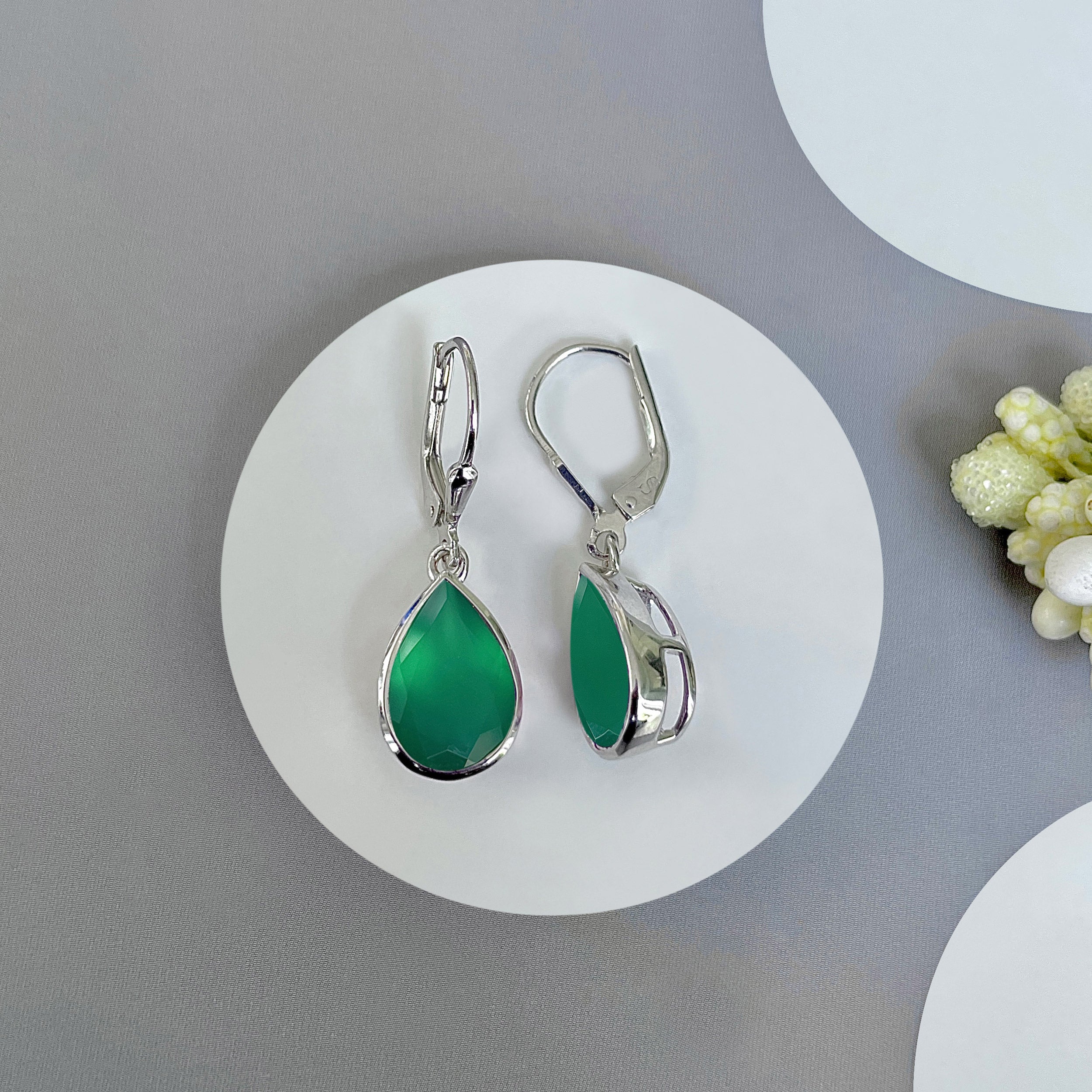 Green Onyx Leverback Earrings-(GRO-SE-1252.)