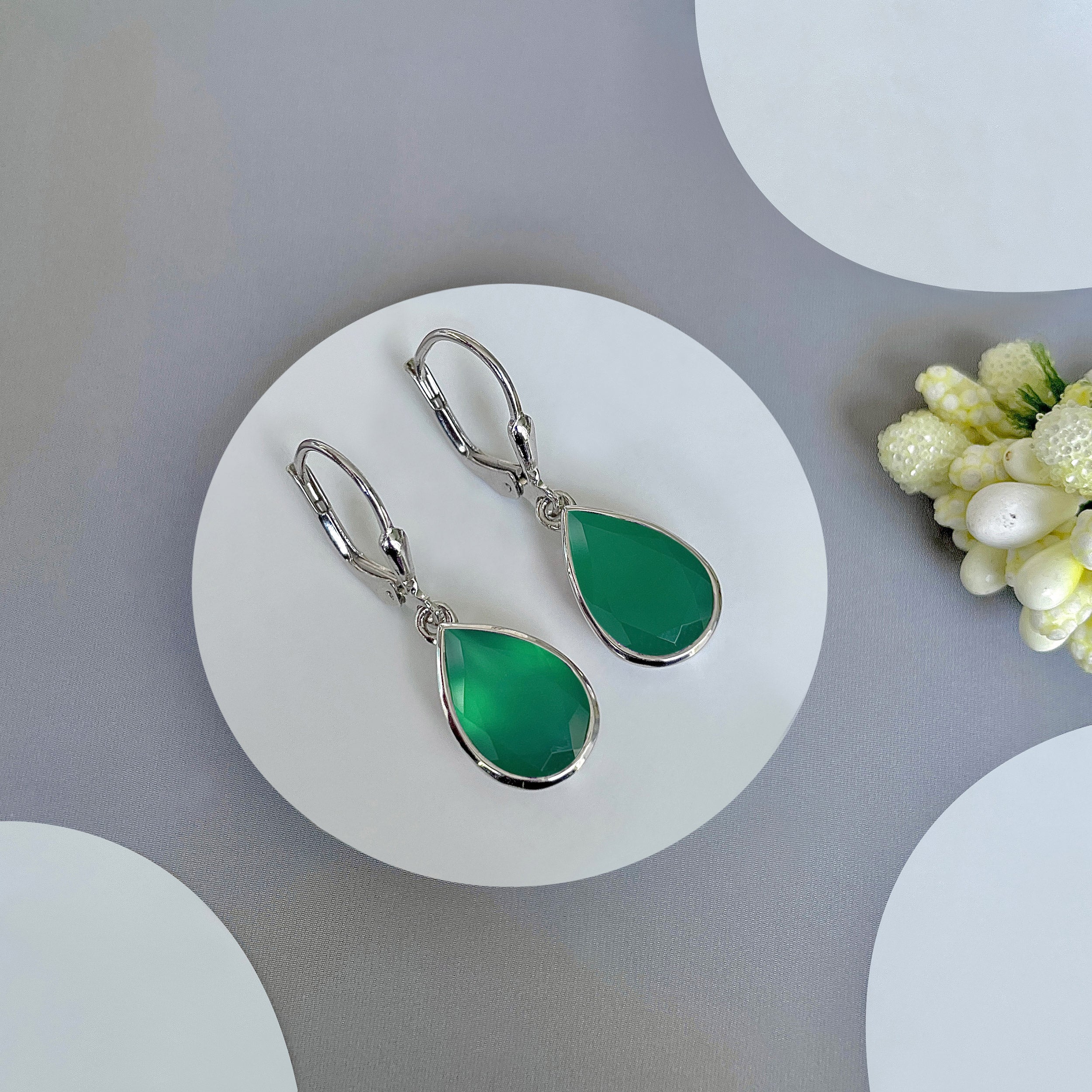 Green Onyx Leverback Earrings-(GRO-SE-1252.)