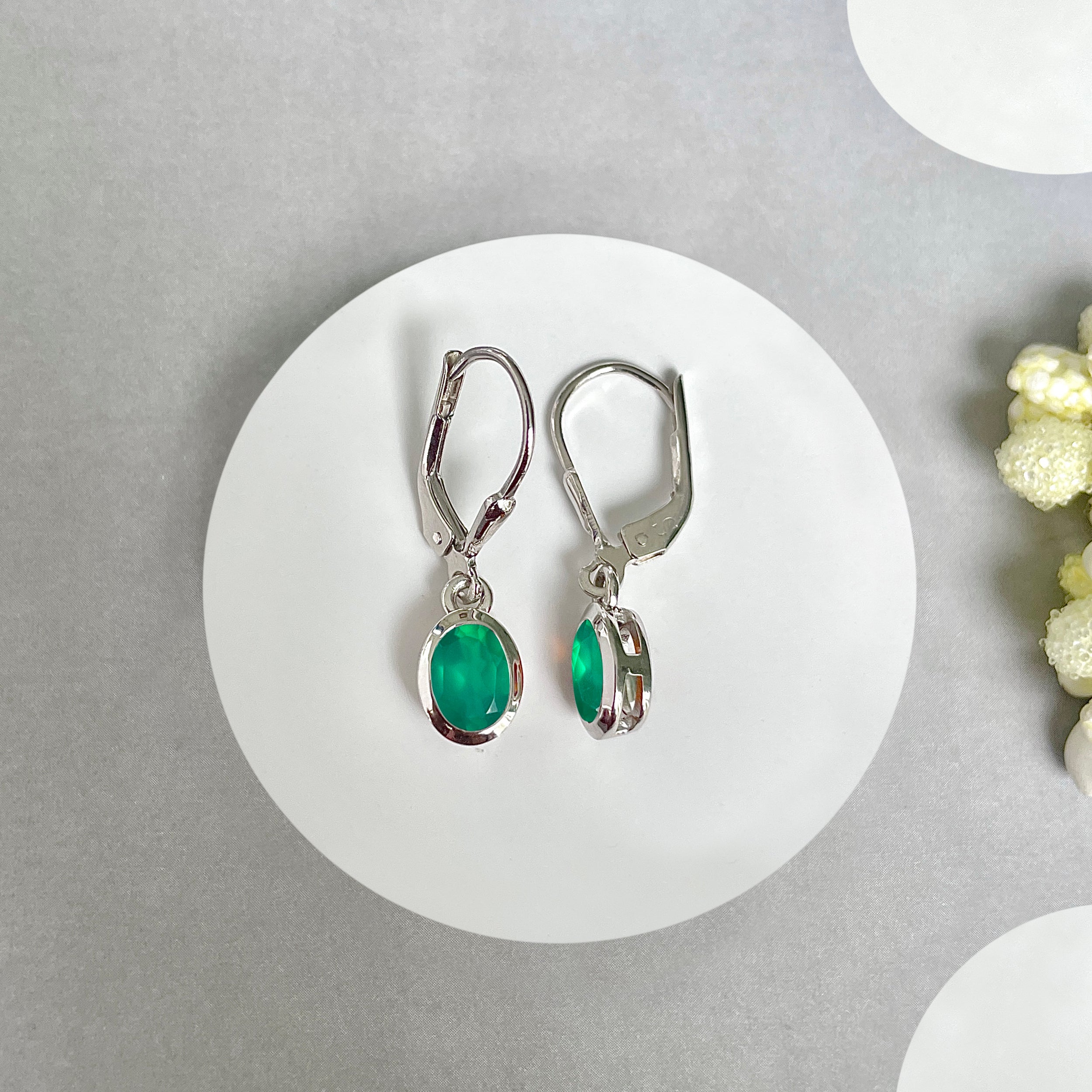 Green Onyx Leverback Earrings-(GRO-SE-1316.)