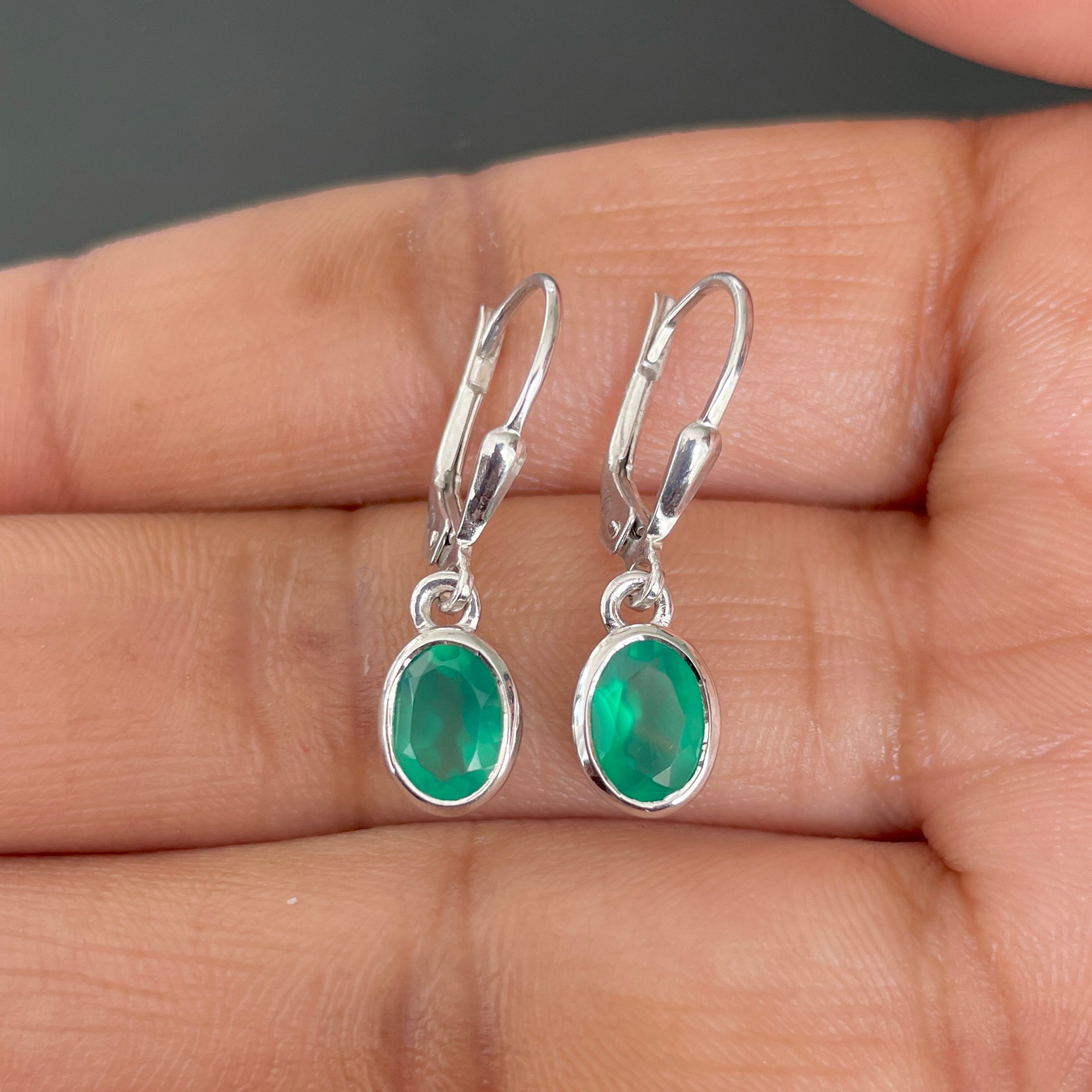 Green Onyx Leverback Earring-(GRO-SE-1316.)