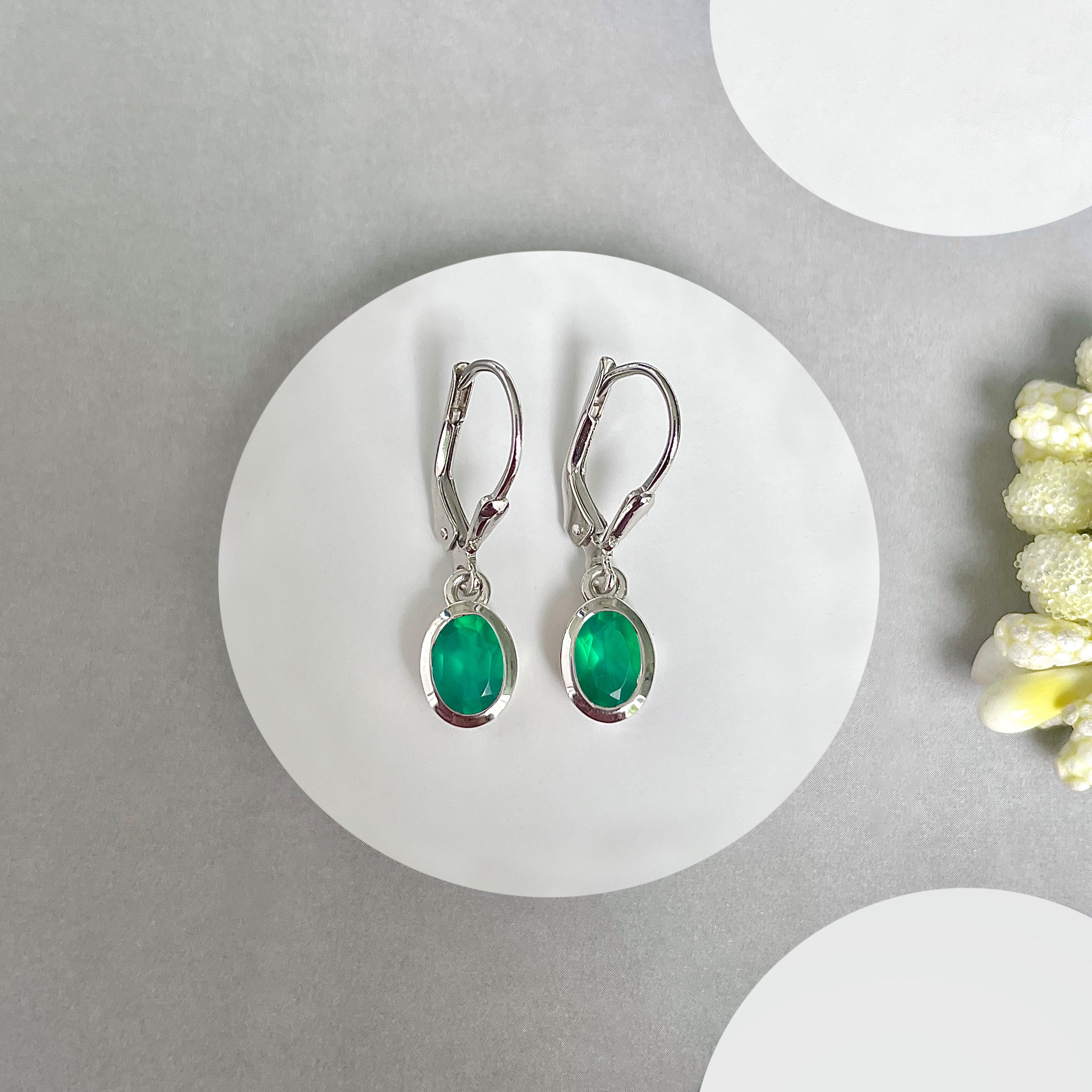 Green Onyx Leverback Earrings-(GRO-SE-1316.)