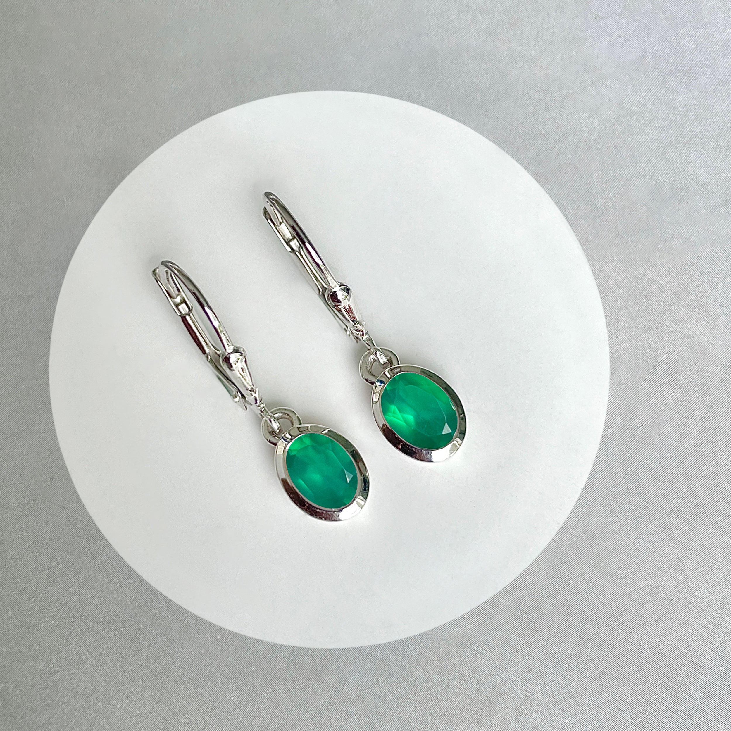 Green Onyx Leverback Earrings-(GRO-SE-1316.)