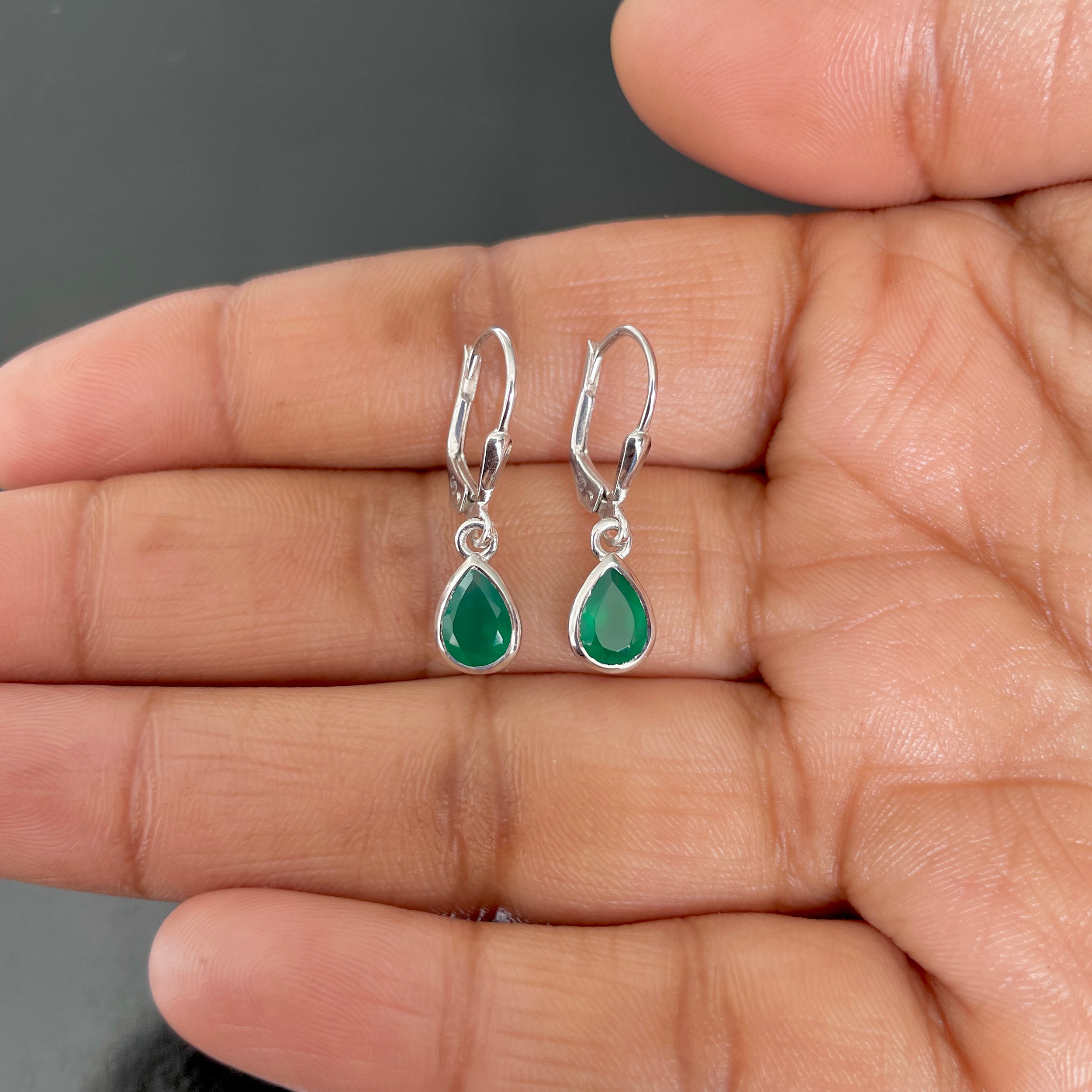 Green Onyx Leverback Earrings-(GRO-SE-1317.)