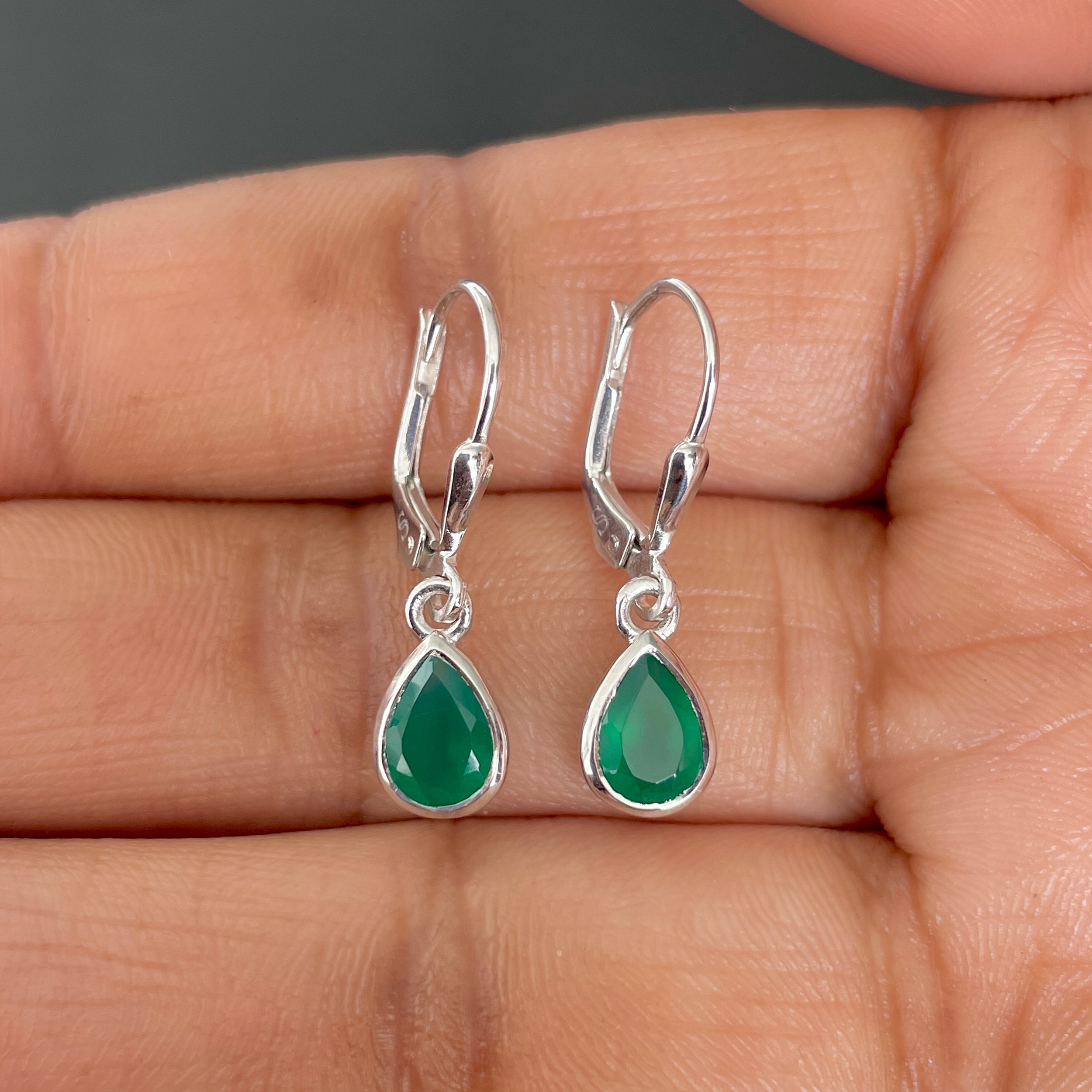 Green Onyx Leverback Earrings-(GRO-SE-1317.)