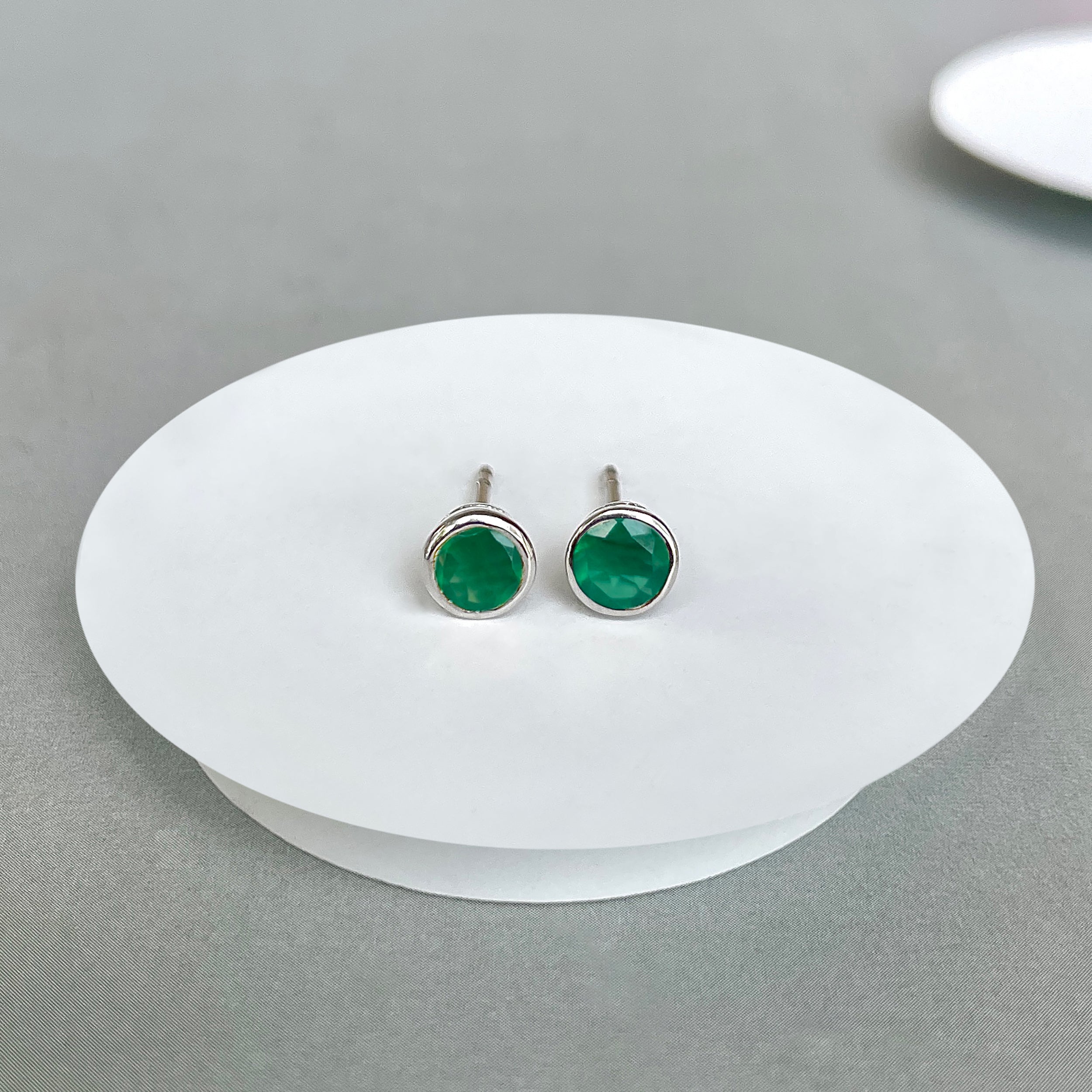 Green Onyx Stud Earrings-(GRO-SE-1425.)