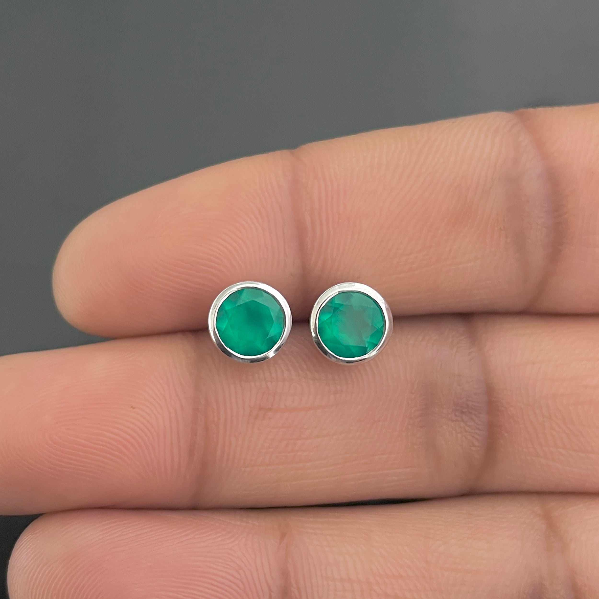 Green Onyx Stud Earrings-(GRO-SE-1426.)