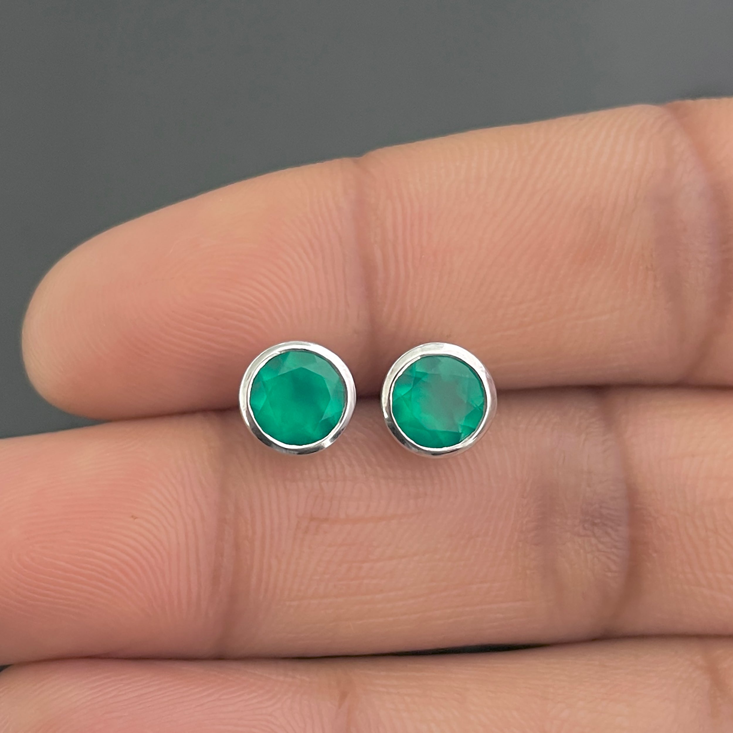 Green Onyx Stud Earrings-(GRO-SE-1426.)